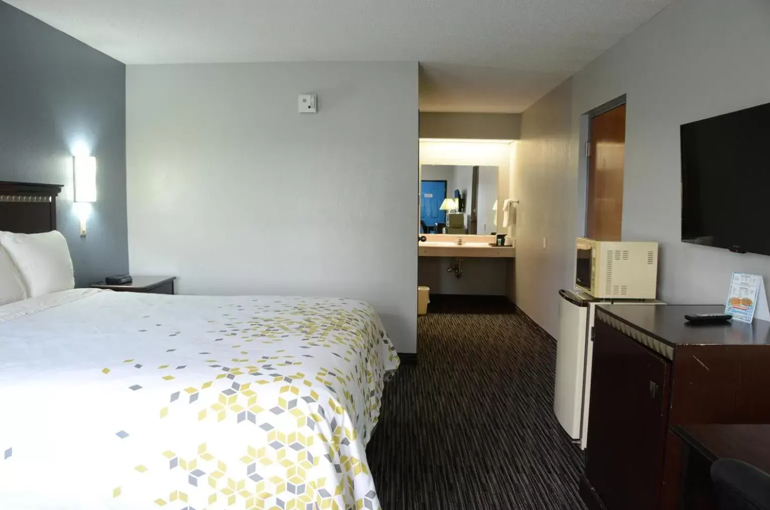 Bed in Gateway Inn Bed in Gateway Inn