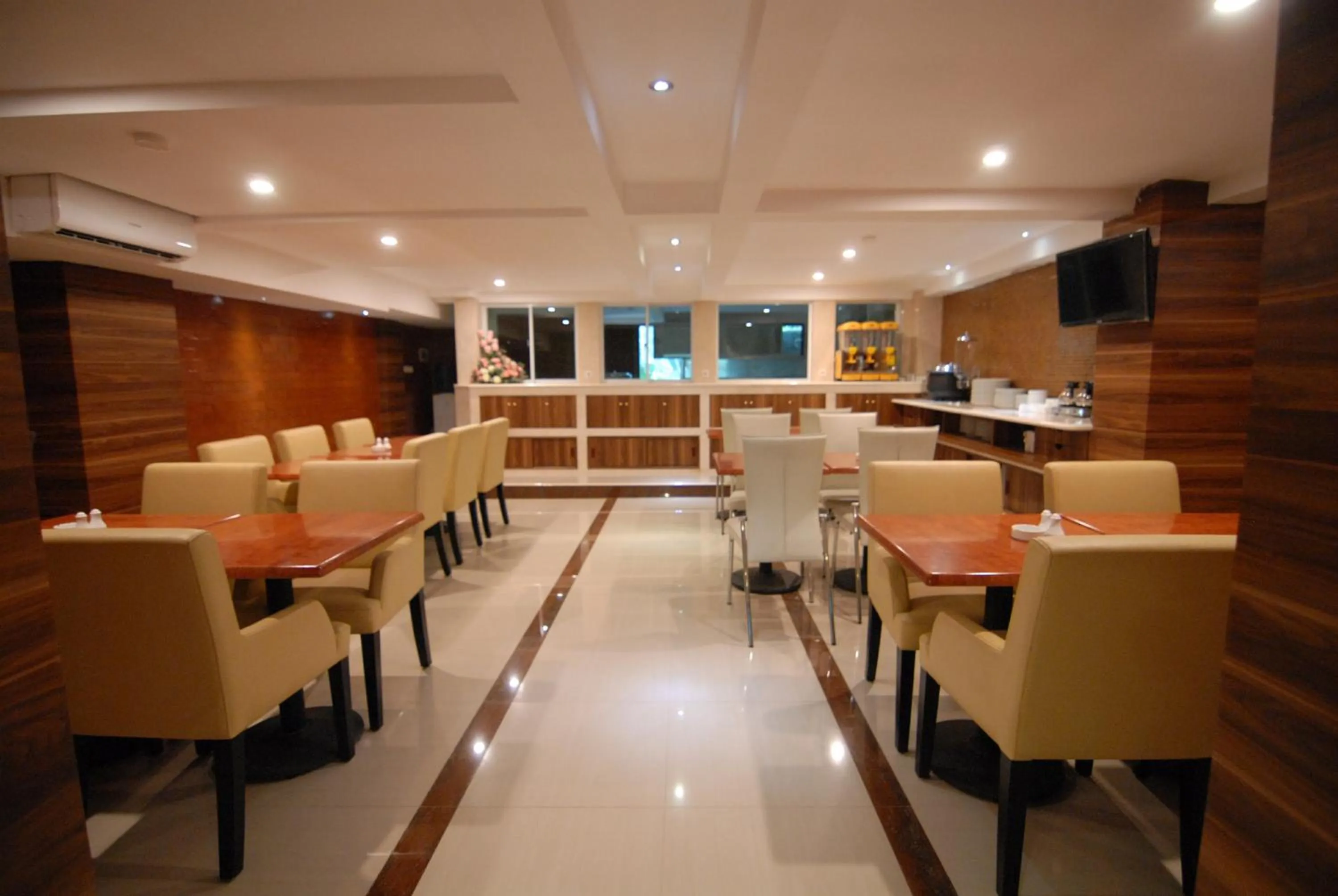 Restaurant/places to eat in Grand Kasira