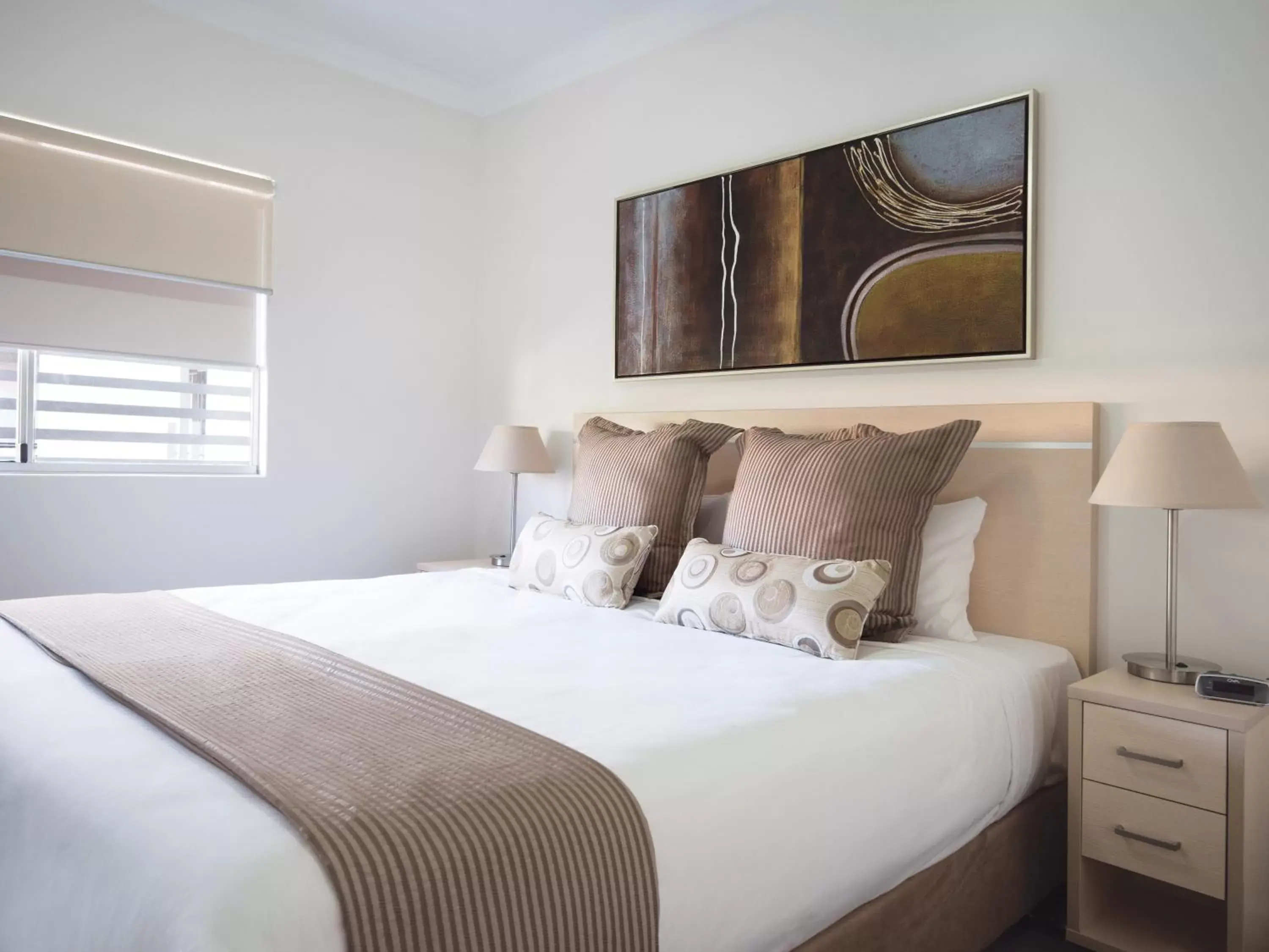 Bedroom, Bed in Oaks Brisbane Mews Suites