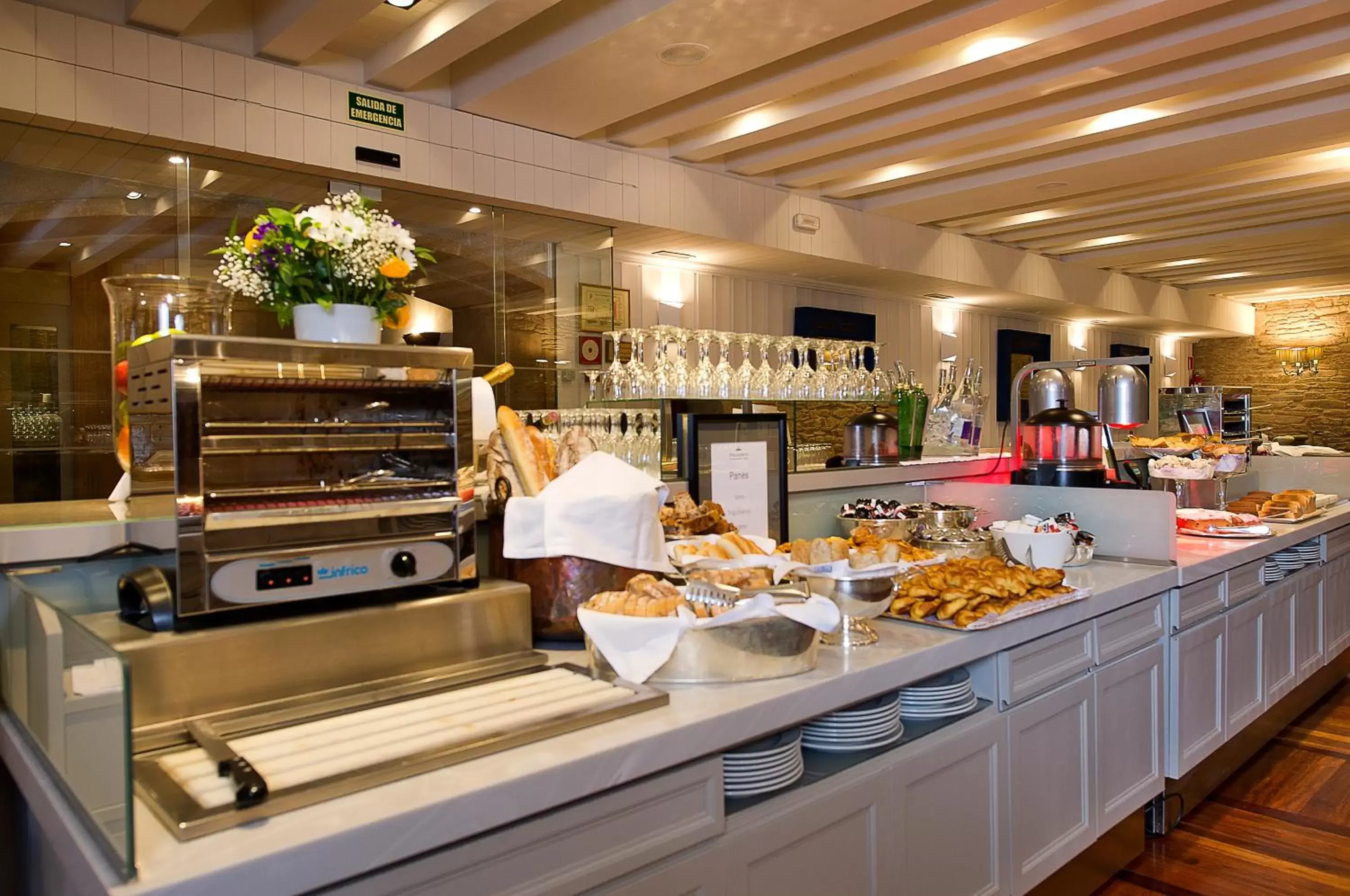 Buffet breakfast, Restaurant/Places to Eat in Parador de Santiago - Hostal Reis Catolicos