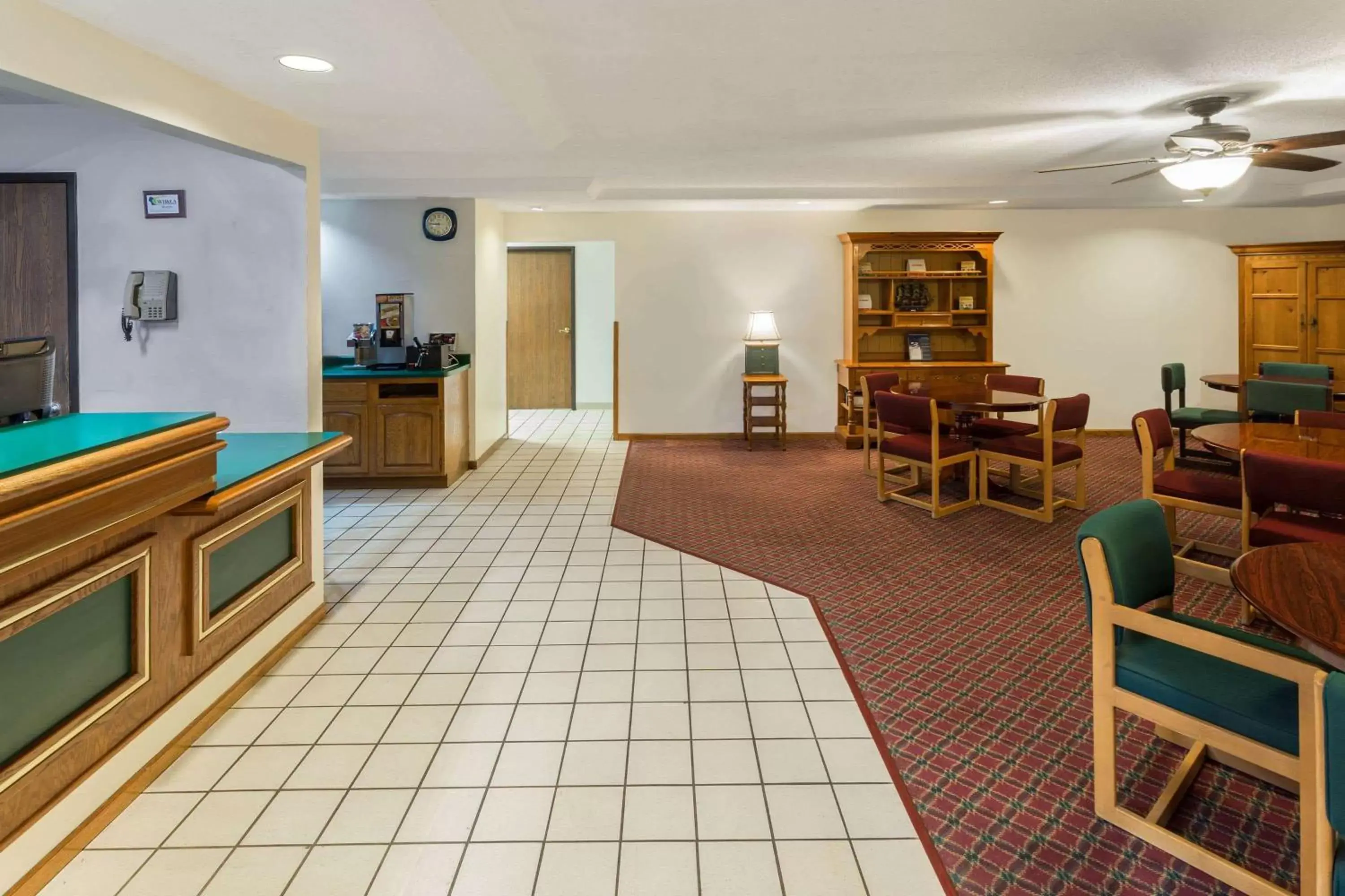 Lobby or reception in Super 8 by Wyndham Reedsburg