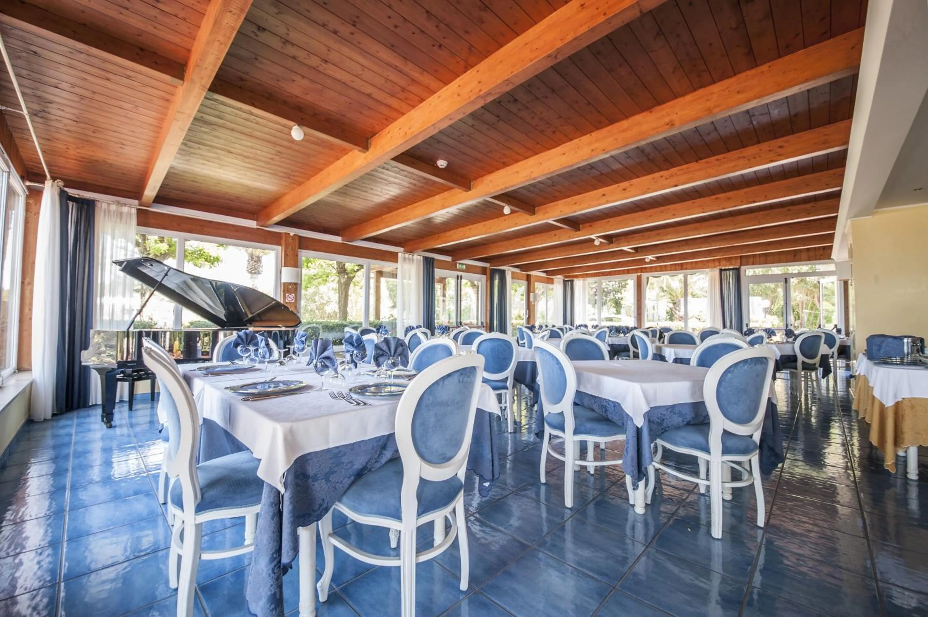 Restaurant/places to eat in Hotel Murano