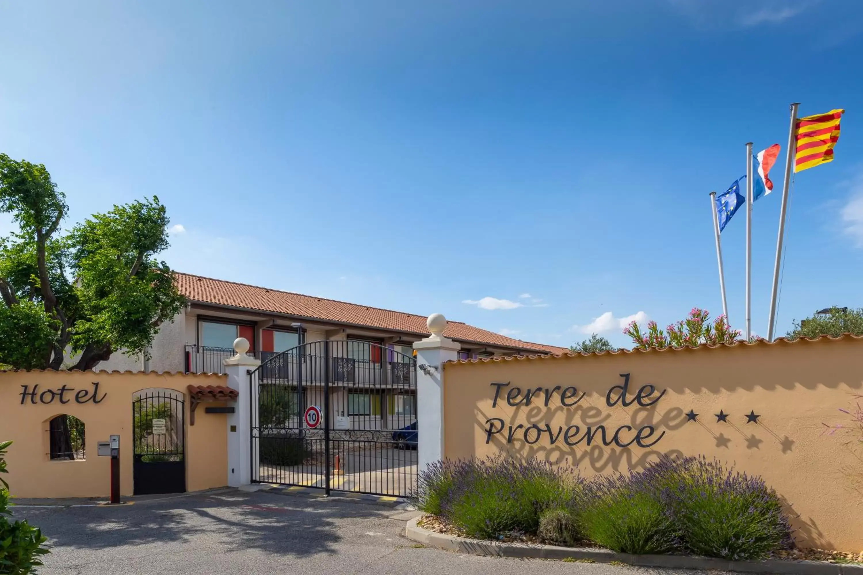 Facade/entrance, Property Building in Terre de Provence Hôtel & Spa