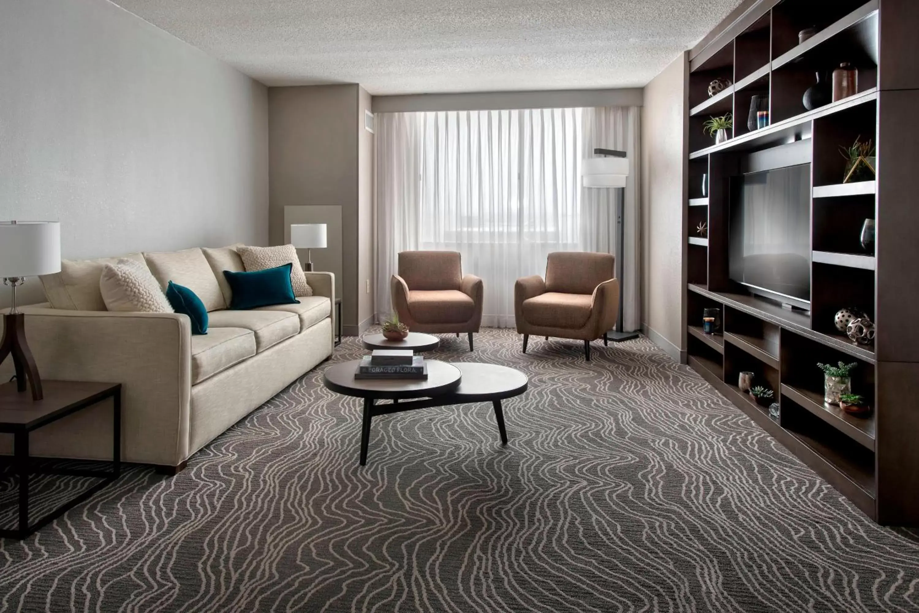 Living room, Seating Area in Marriott Albany