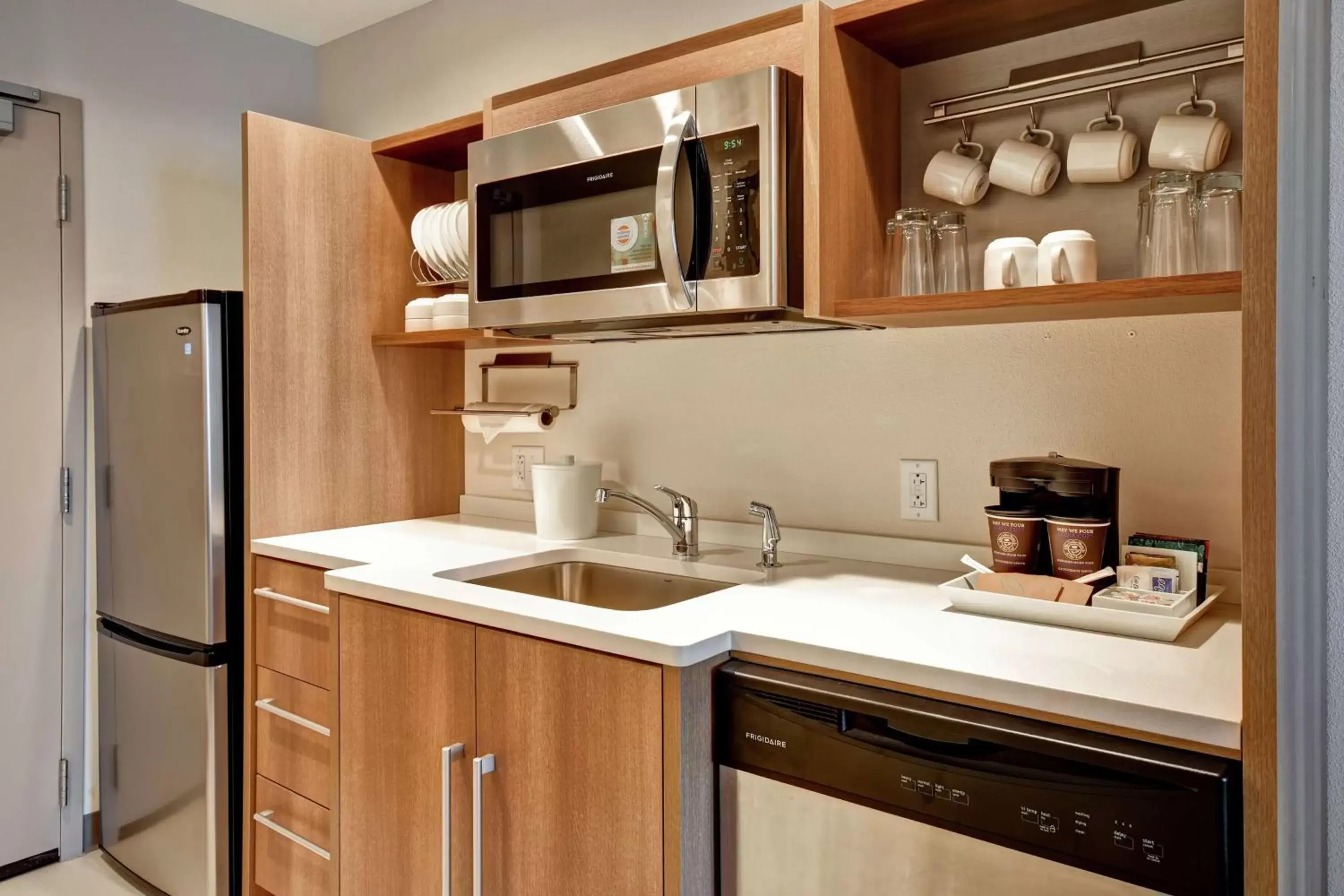 Kitchen or kitchenette, Kitchen/Kitchenette in Home2 Suites by Hilton Springfield North