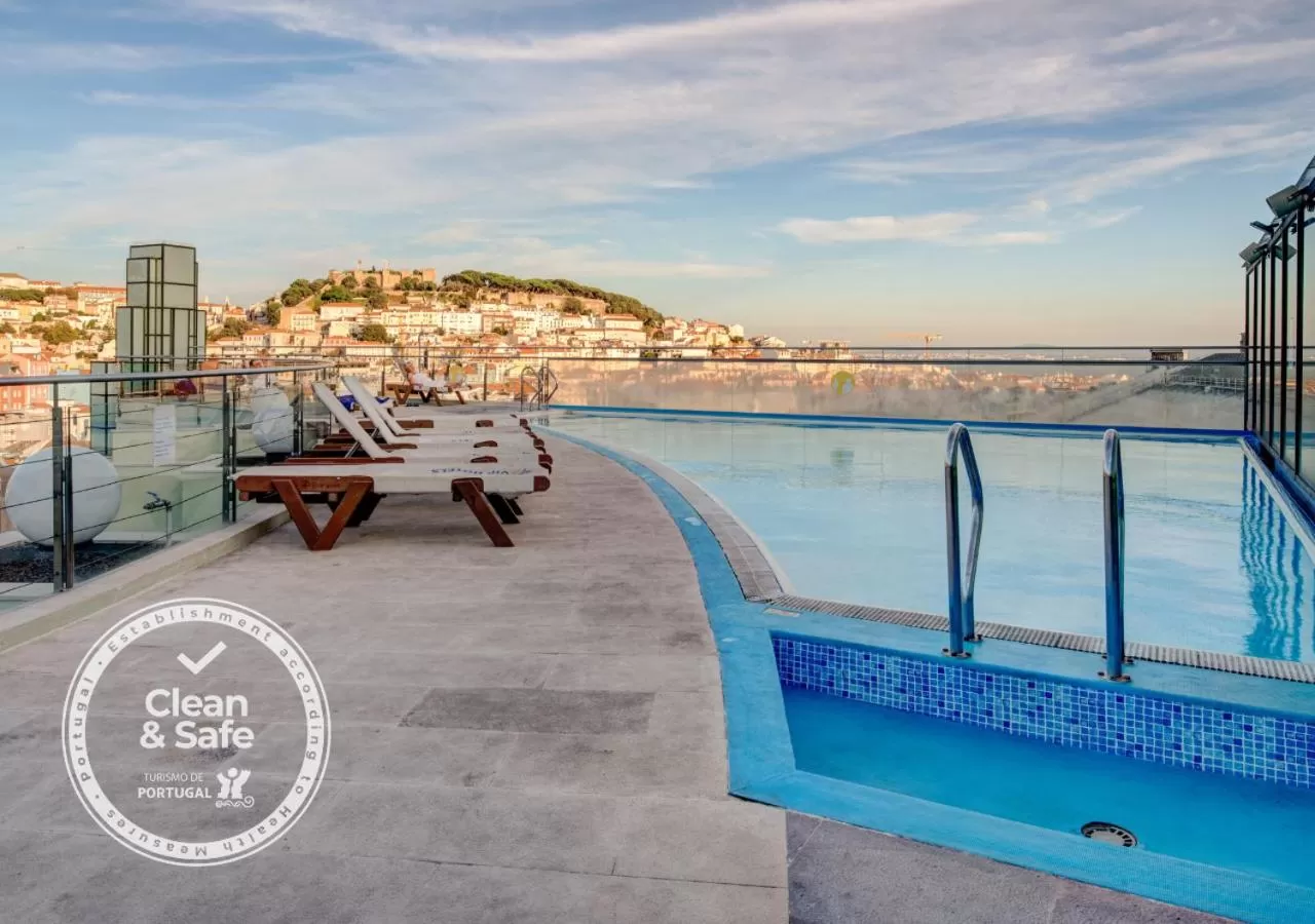 Swimming pool in VIP Executive Eden Aparthotel