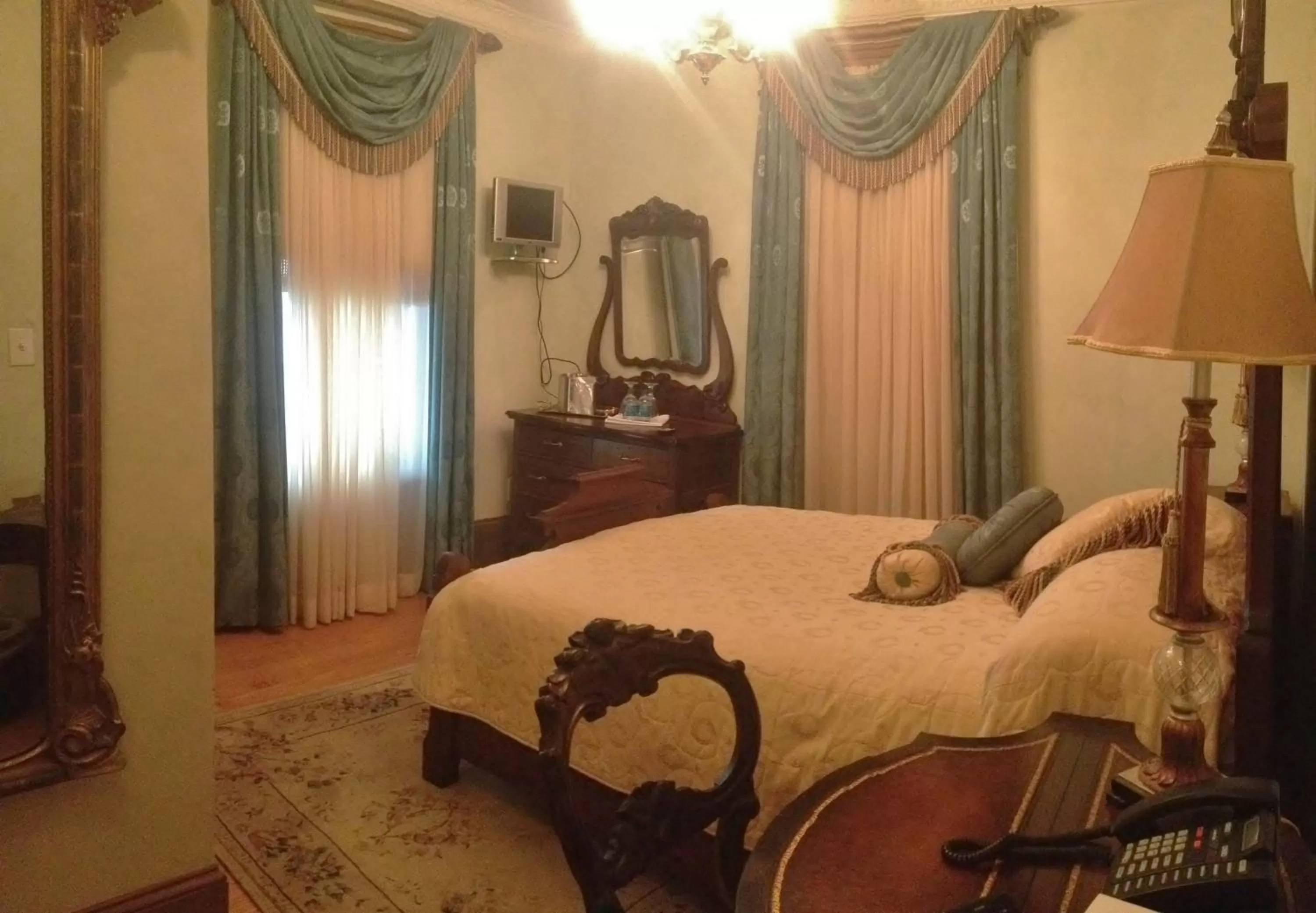 Bedroom, Bed in The Hotel Magnolia