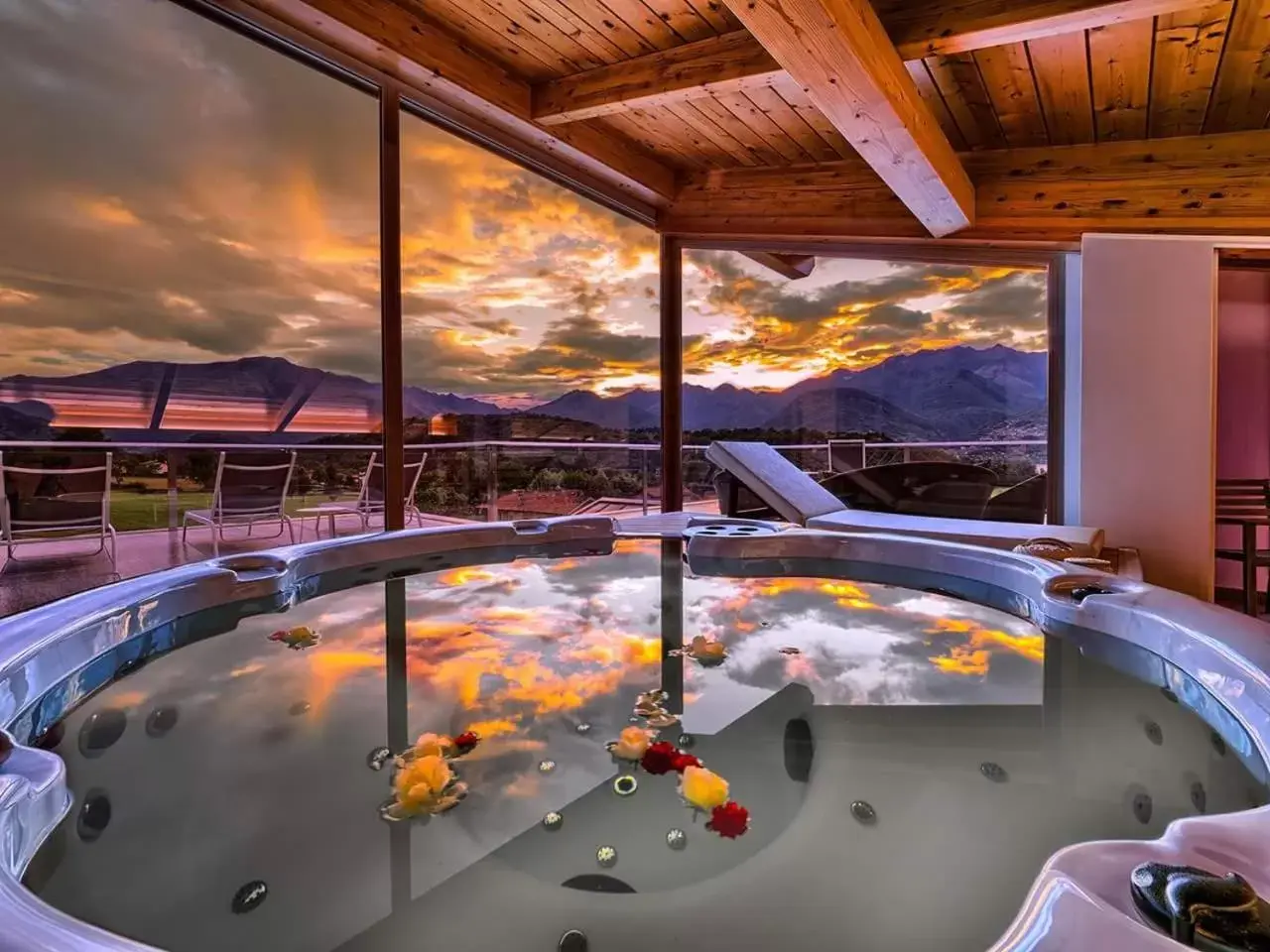 Hot Tub, Spa/Wellness in Rainbow Holiday Apartments Lake Como