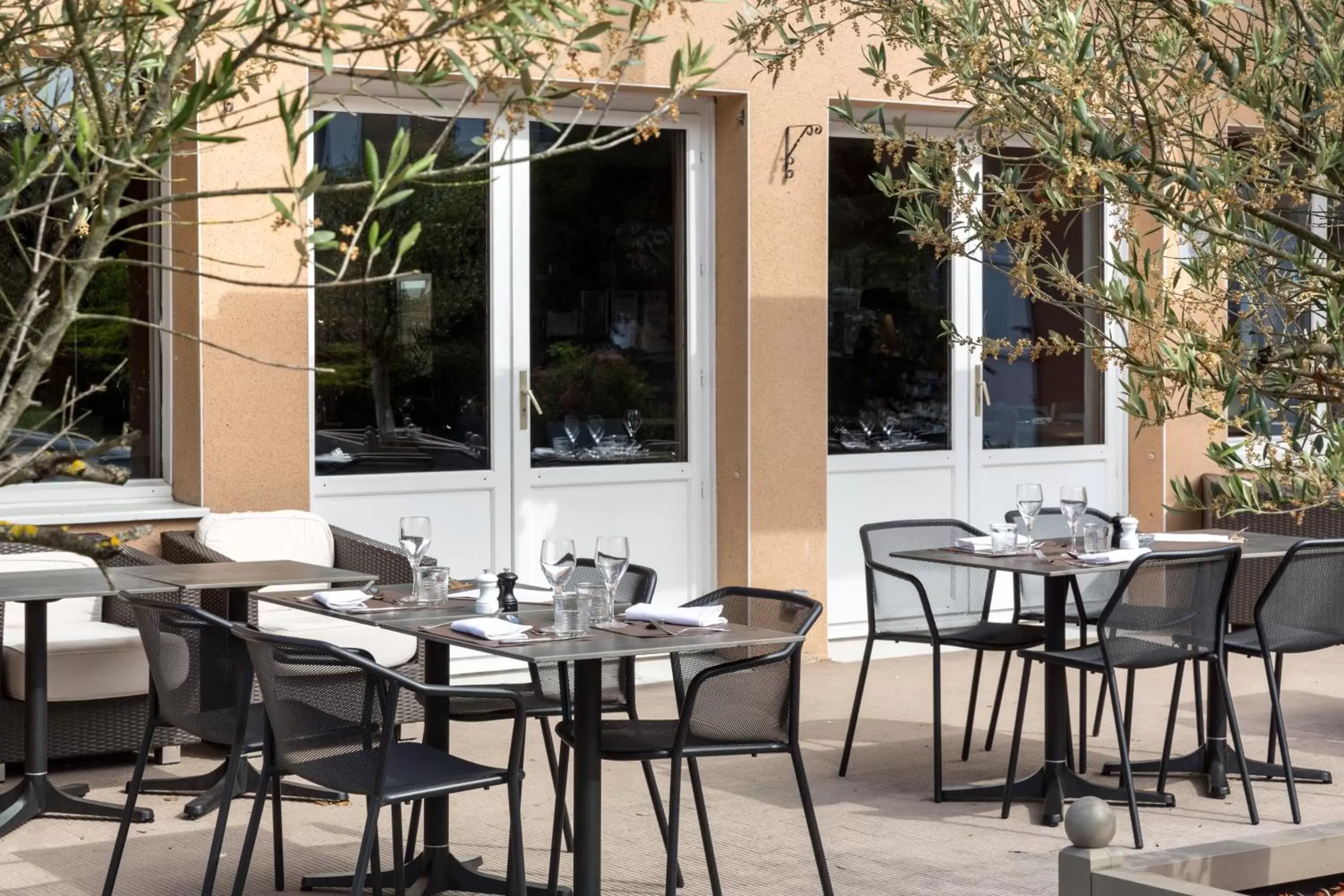 Patio, Restaurant/Places to Eat in Sure Hotel by Best Western Châteauroux