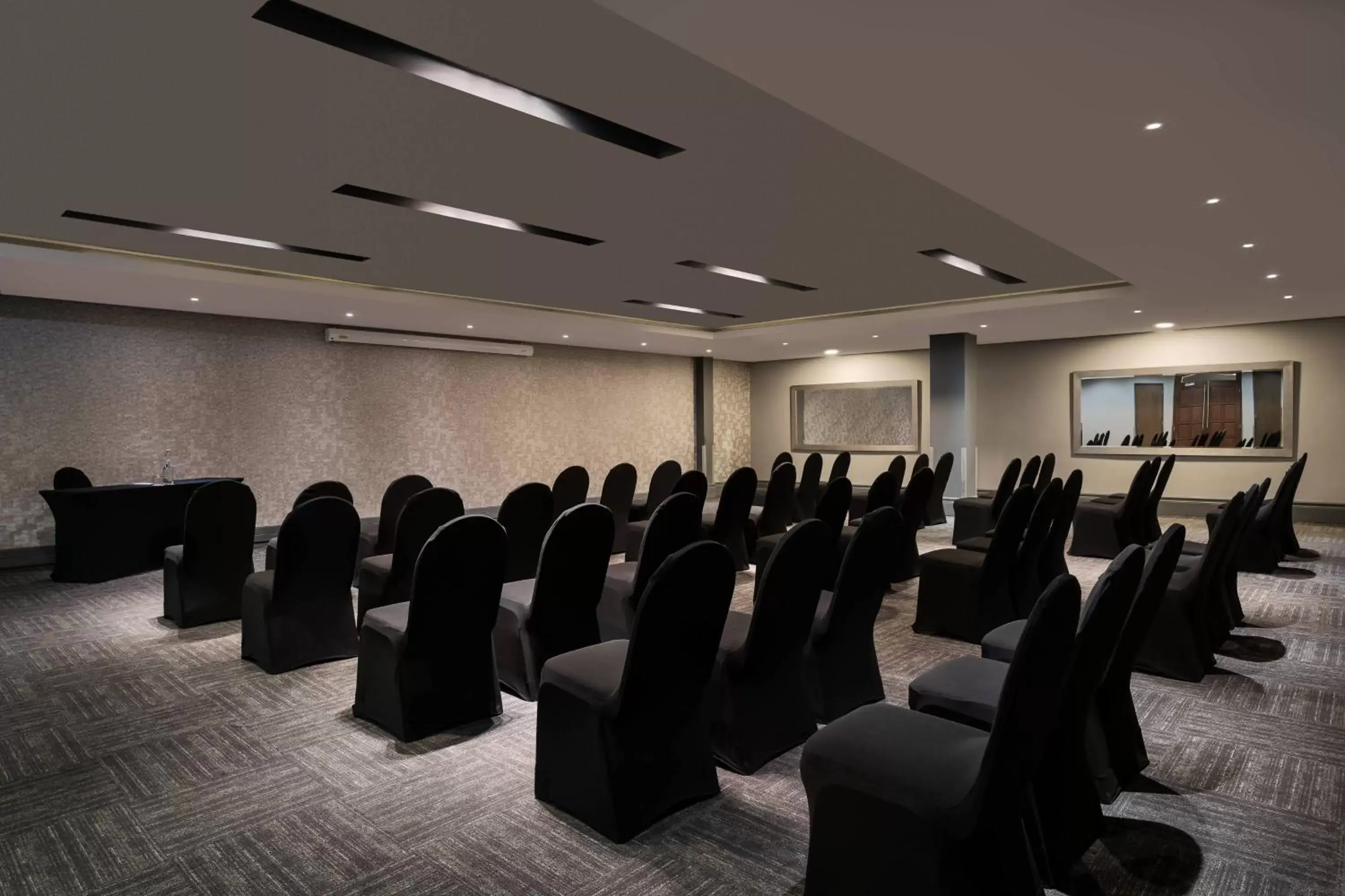 Meeting/conference room in Protea Hotel by Marriott Johannesburg Wanderers