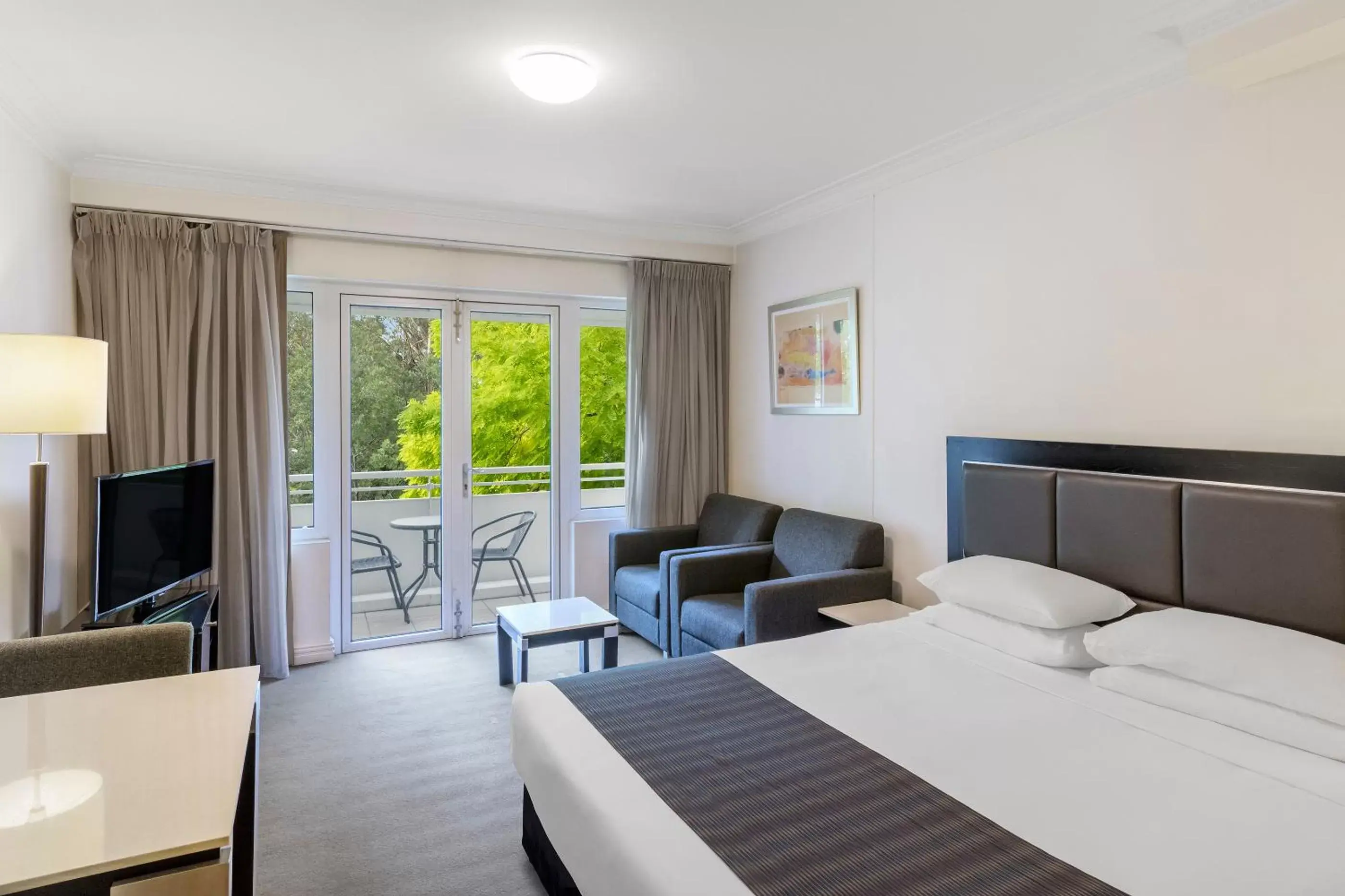 Photo of the whole room, Bed in Nesuto Pennant Hills