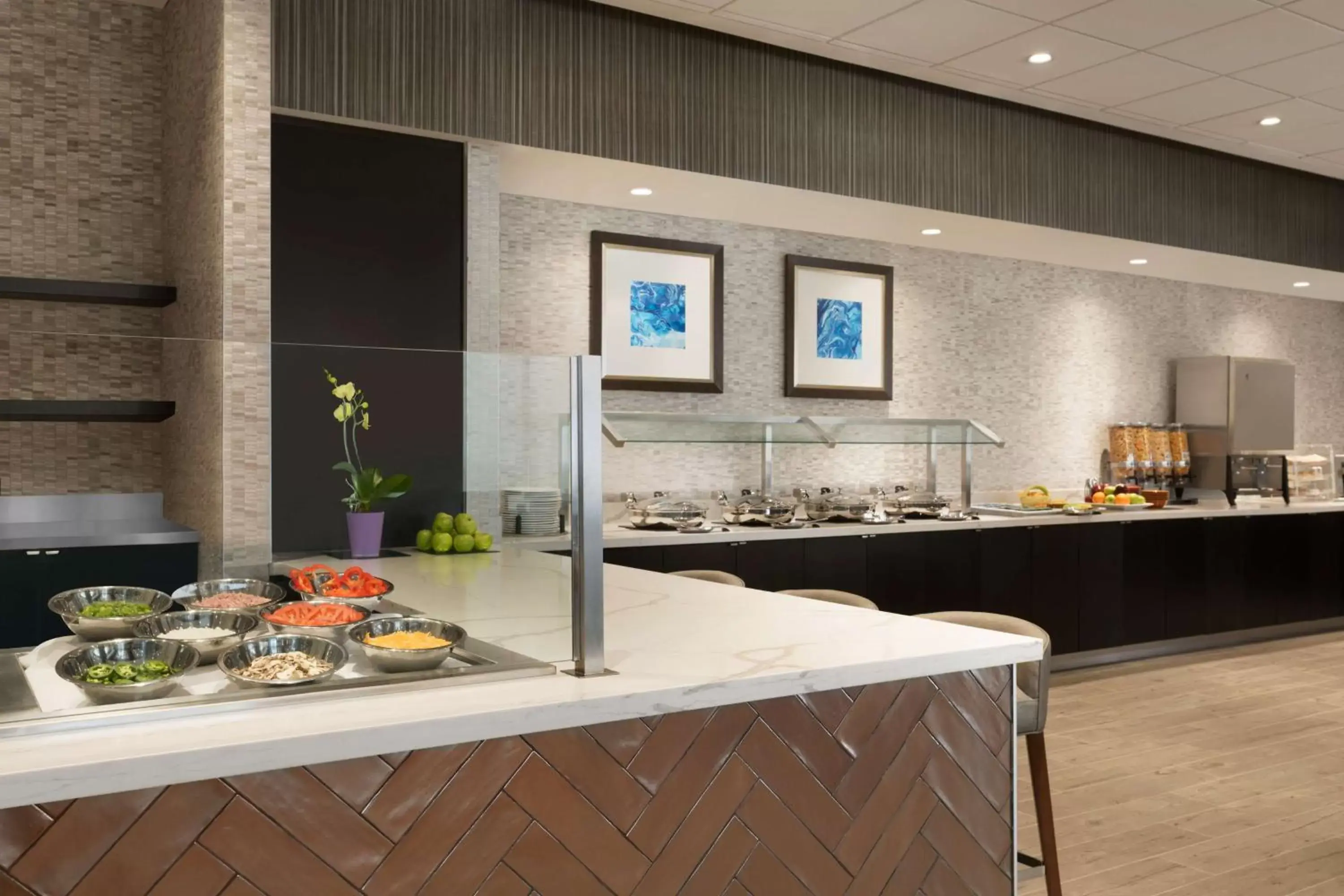 Dining area, Restaurant/Places to Eat in Embassy Suites By Hilton Toronto Airport