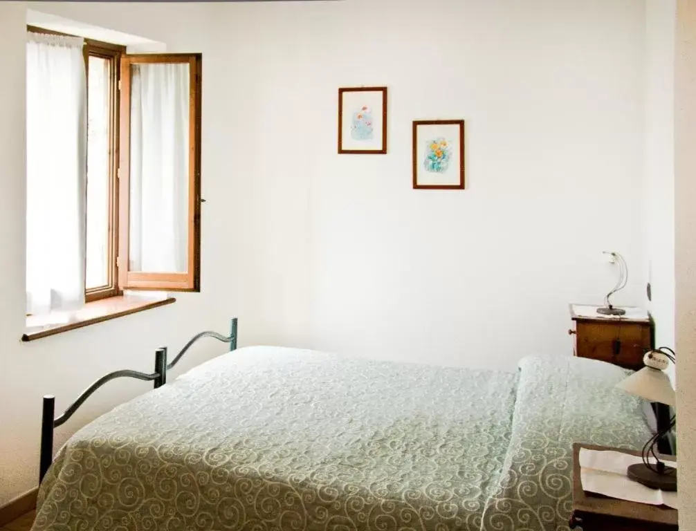 Photo of the whole room, Bed in Borgo San Valentino