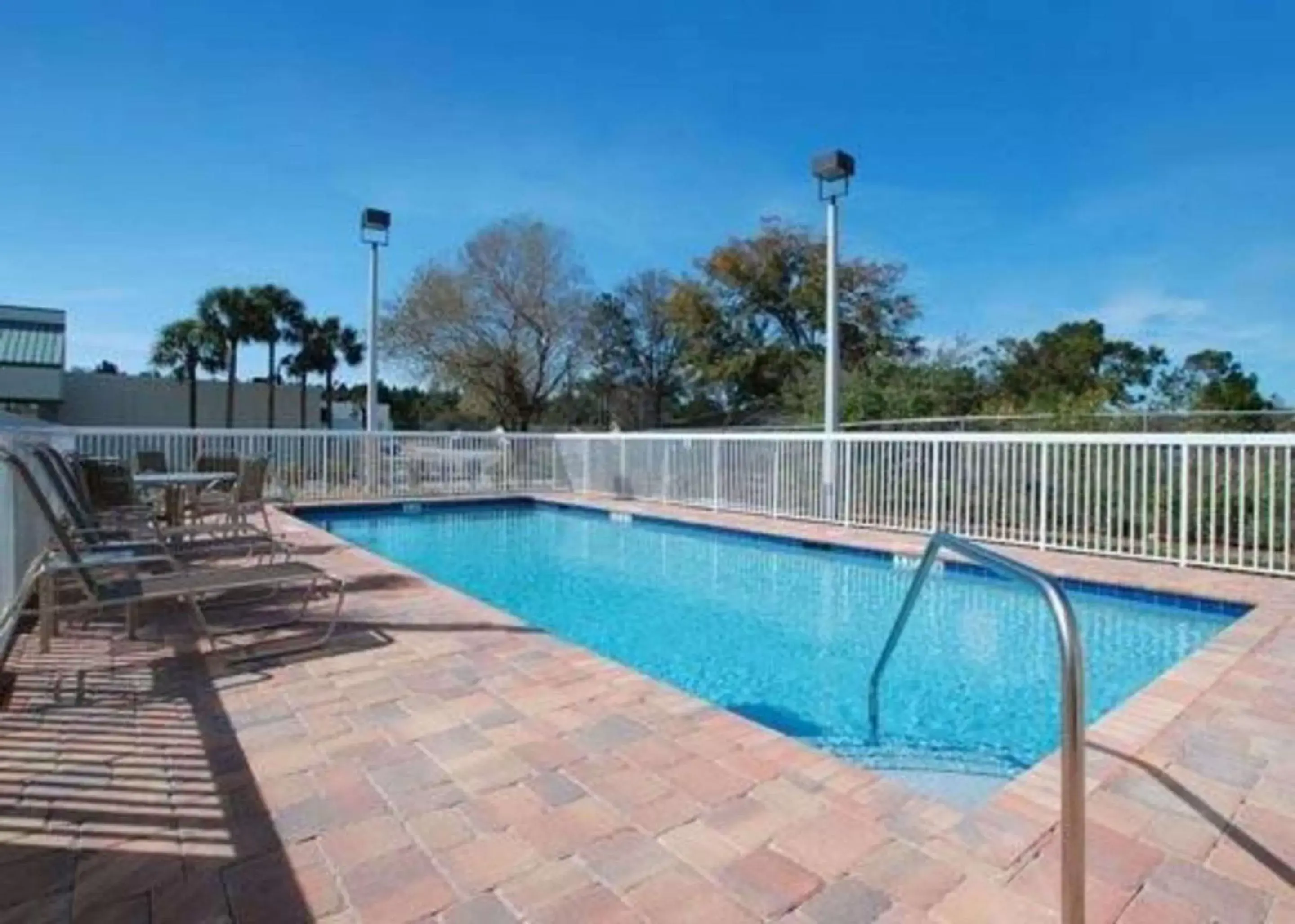 On site, Swimming Pool in Comfort Suites Palm Bay - Melbourne