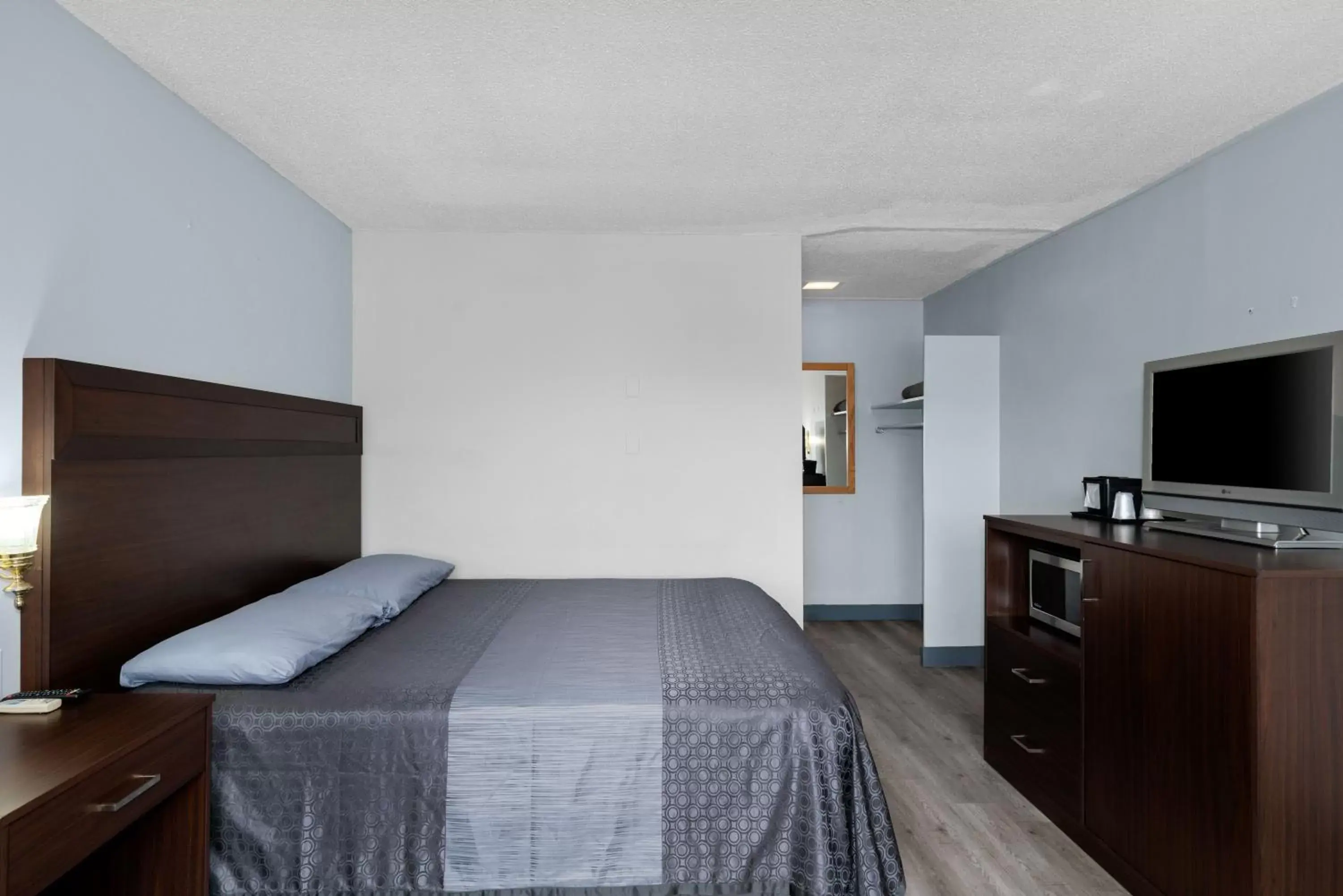 Bedroom, Bed in Holiday Lodge Wenatchee