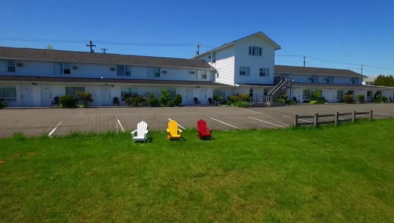 Econo Lodge Inn & Suites