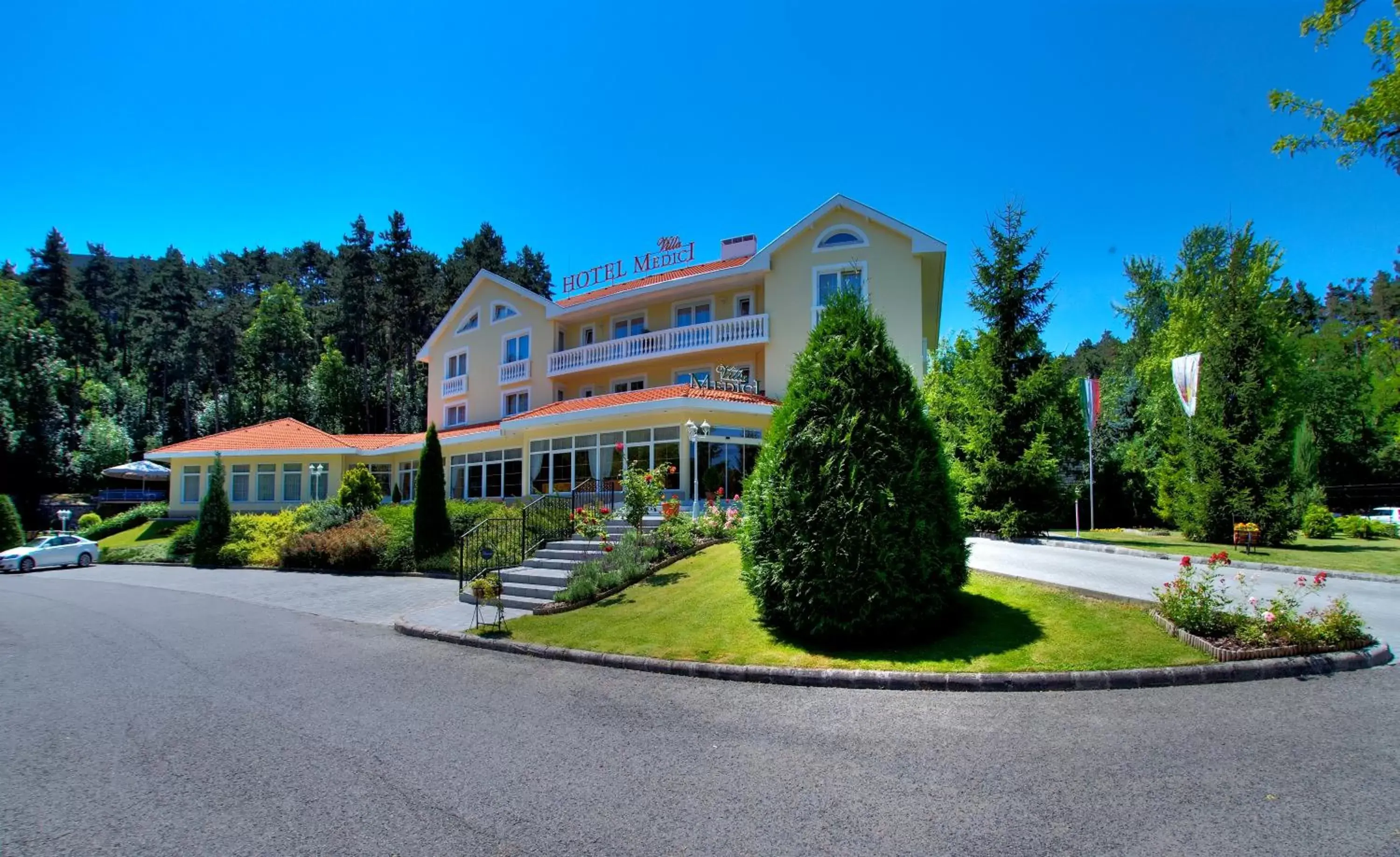 Facade/entrance, Property Building in Villa Medici Hotel & Restaurant