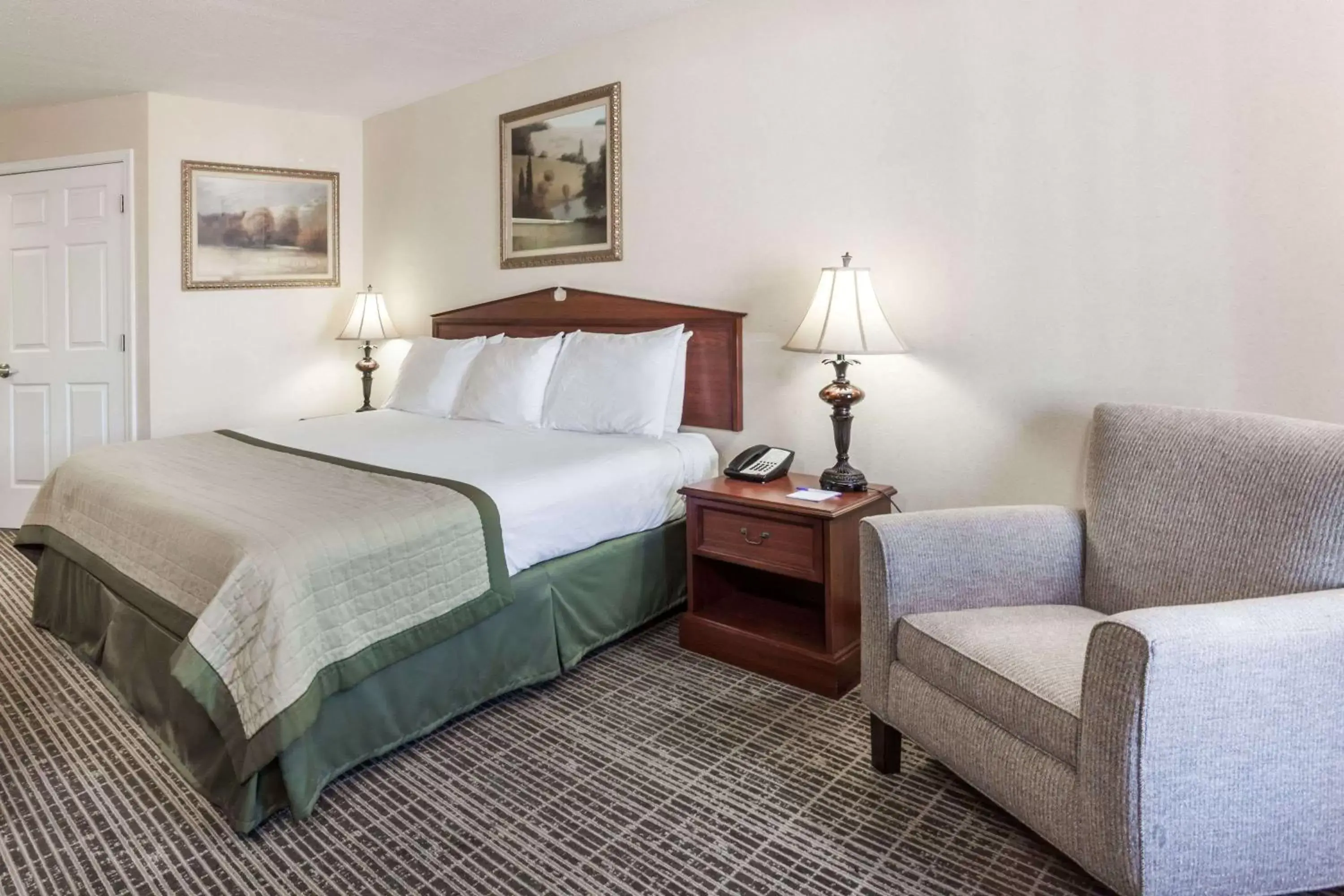 Photo of the whole room, Bed in Baymont by Wyndham Hickory