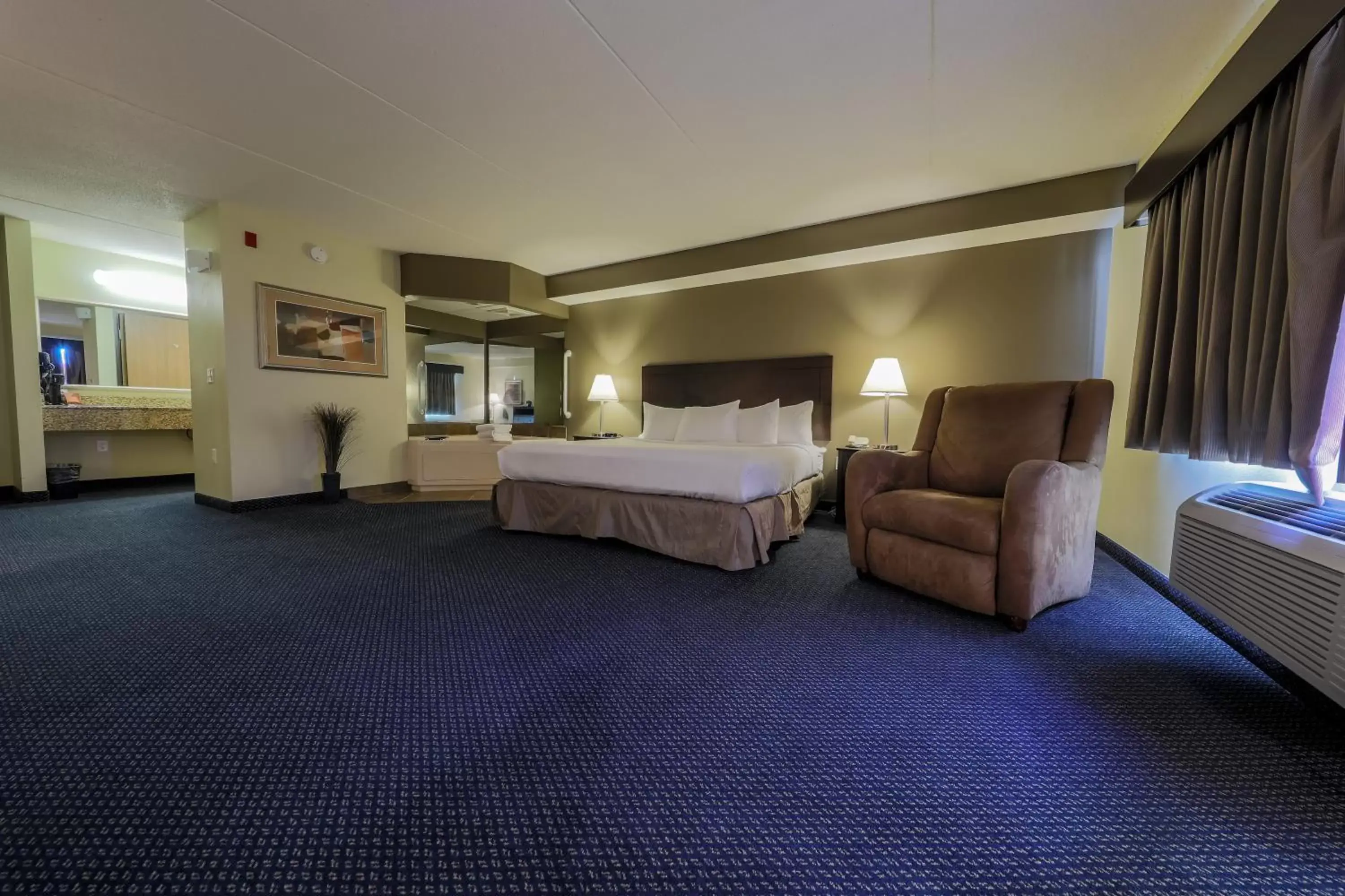 Photo of the whole room, Bed in AmericInn by Wyndham Lincoln South