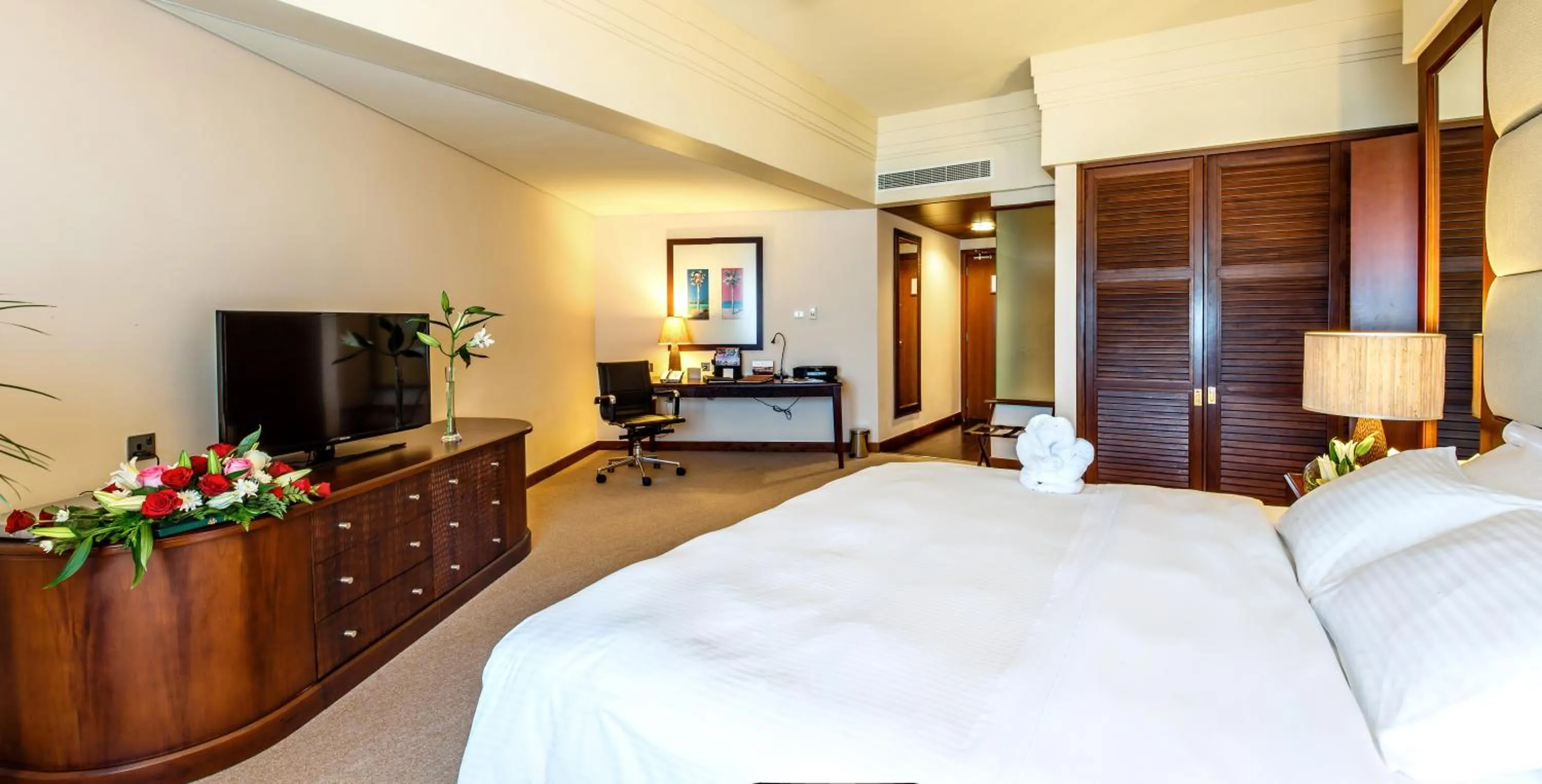 TV and multimedia, Bed in Danat Jebel Dhanna Resort