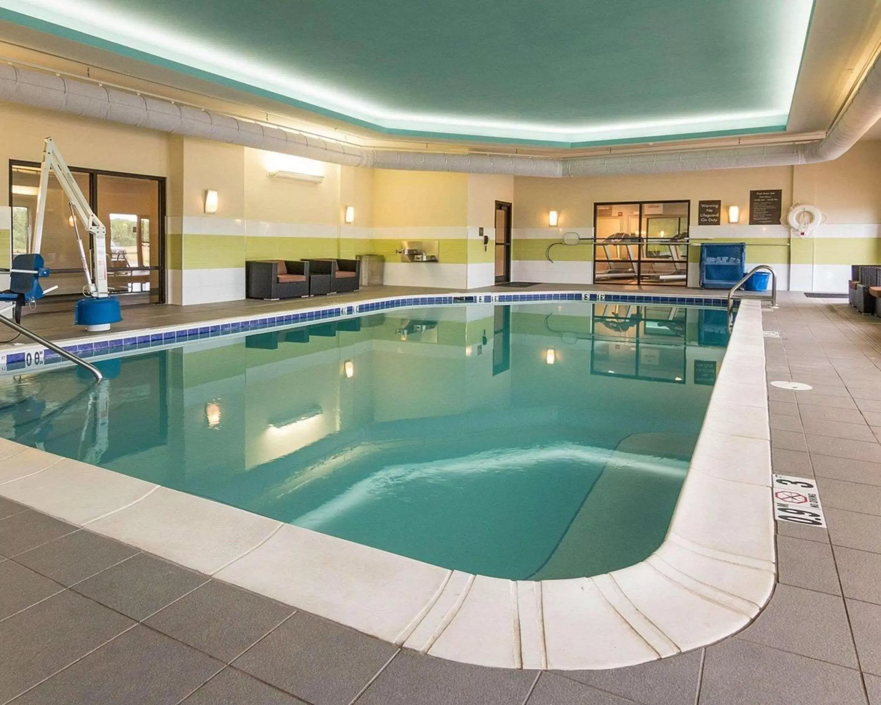 On site, Swimming Pool in Comfort Suites Bossier City