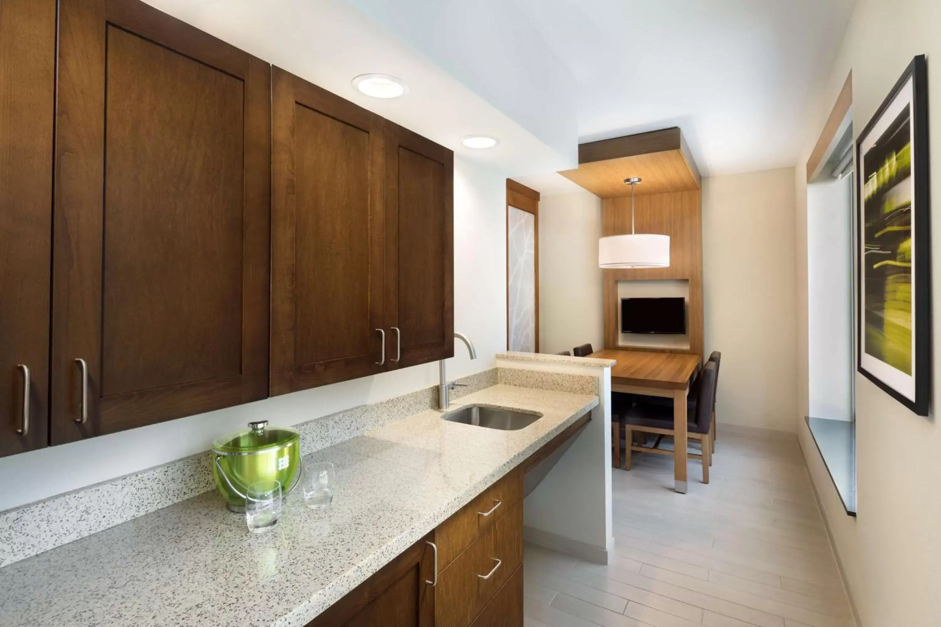 Photo of the whole room, Kitchen/Kitchenette in Hyatt Place Biloxi