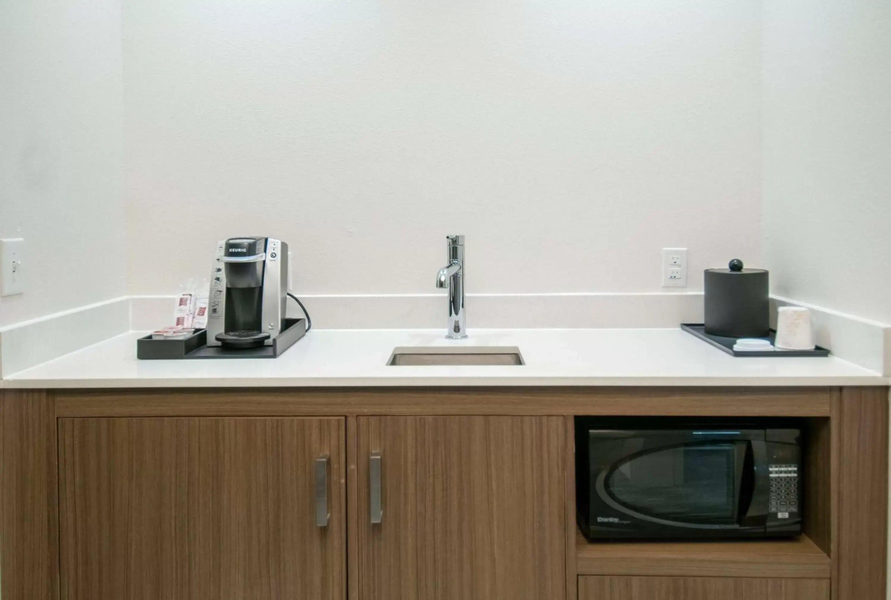 Photo of the whole room, Bathroom in Hilton Garden Inn Jackson/Clinton