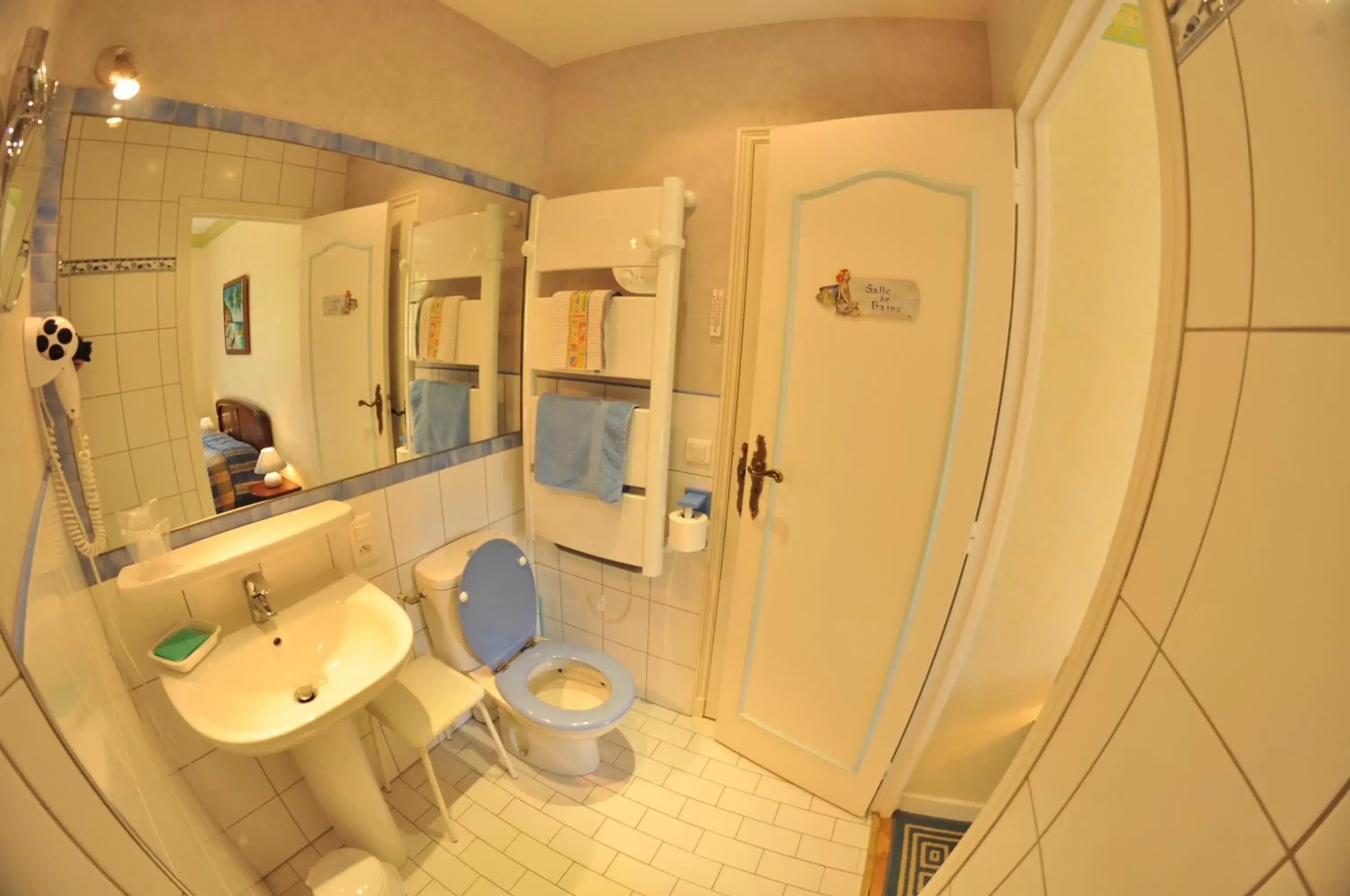 Bathroom in Hôtel-Logis La Coraline