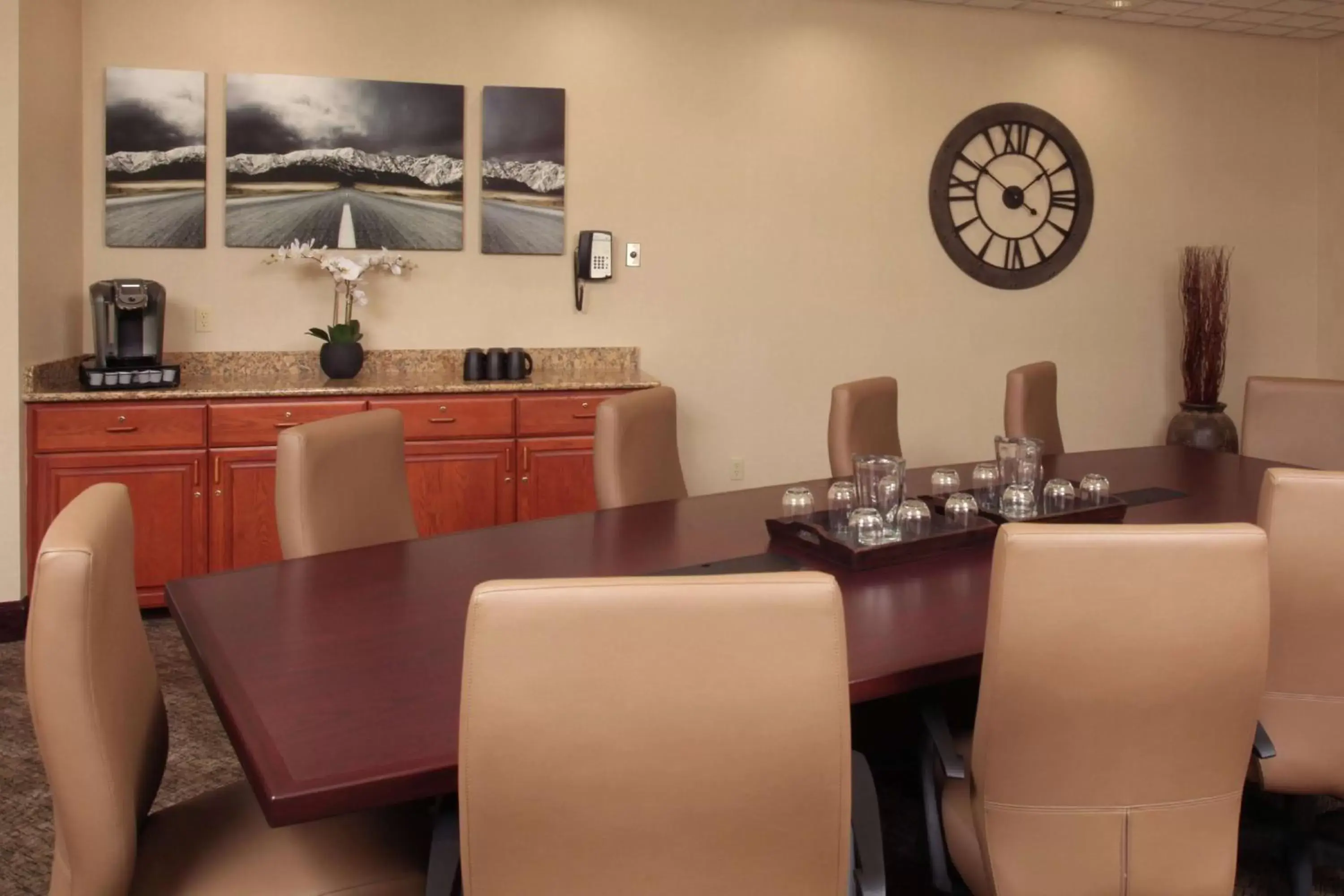 Meeting/conference room, Restaurant/Places to Eat in Hampton Inn Kalispell