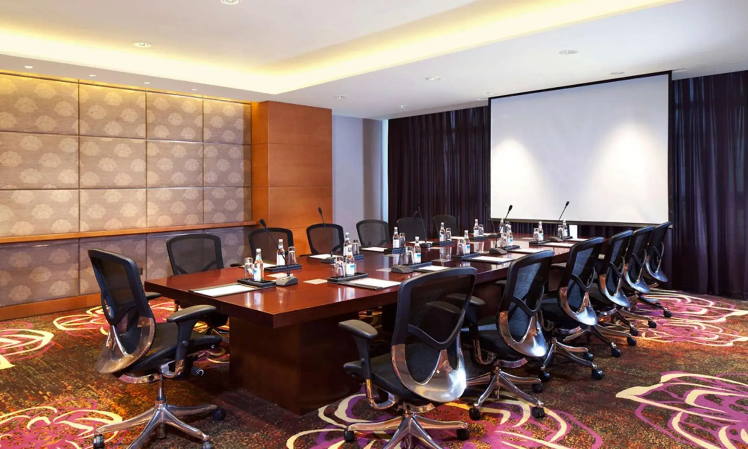 Meeting/conference room in DoubleTree By Hilton Shenyang Hotel