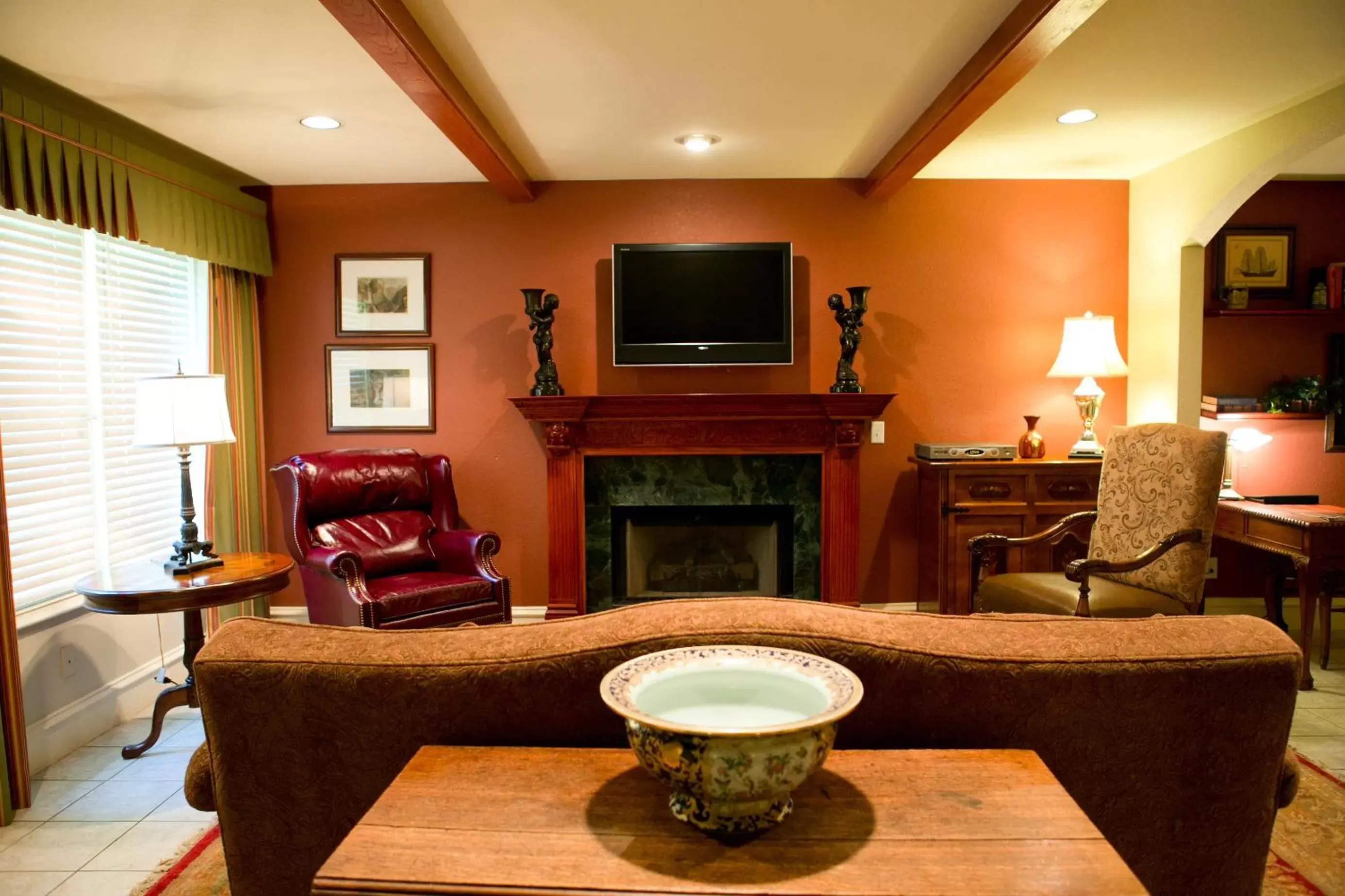 Living room, Seating Area in The Sanford House Inn & Spa
