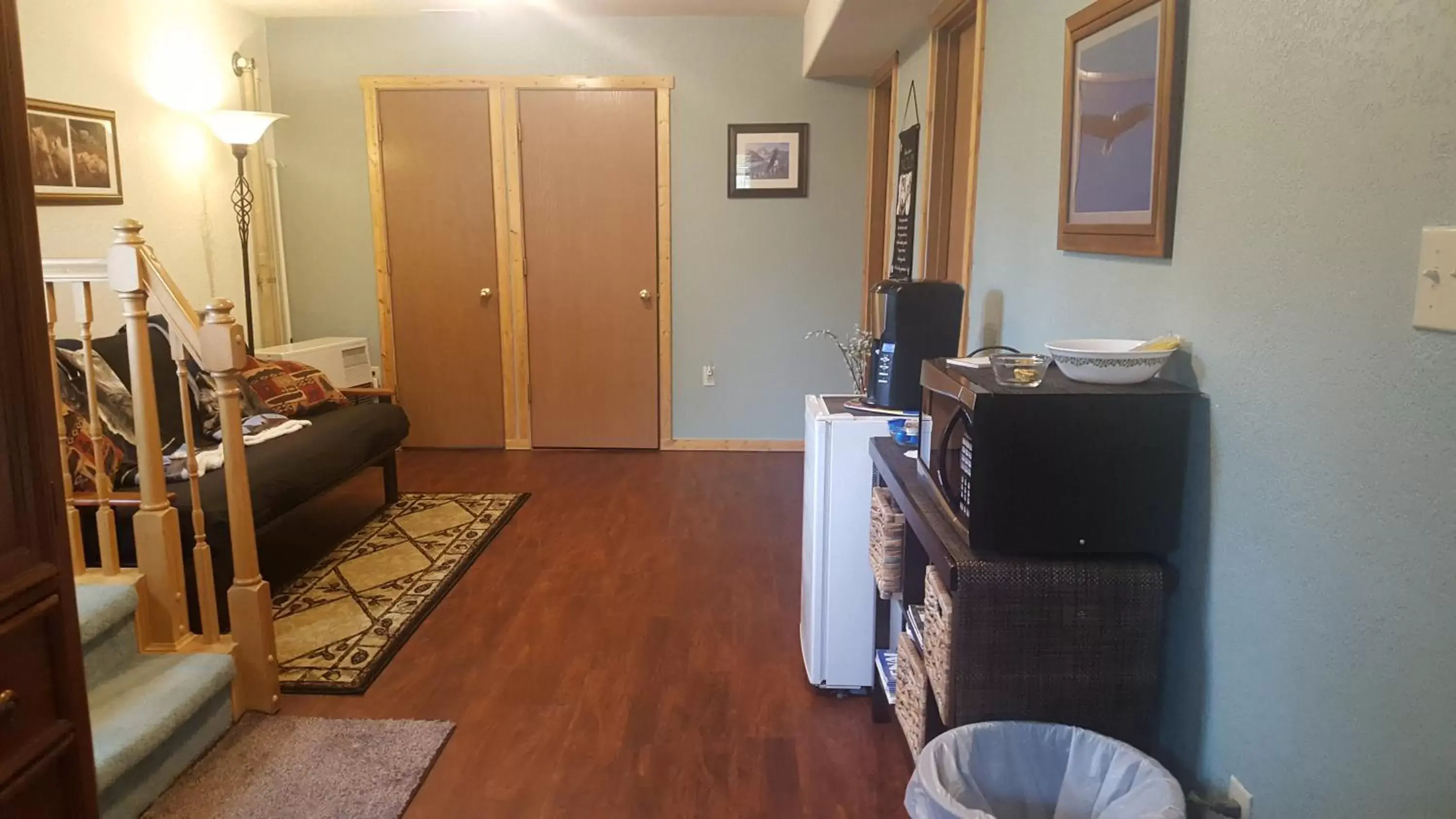 Seating area, TV/Entertainment Center in Southern Bluff Bed & Breakfast