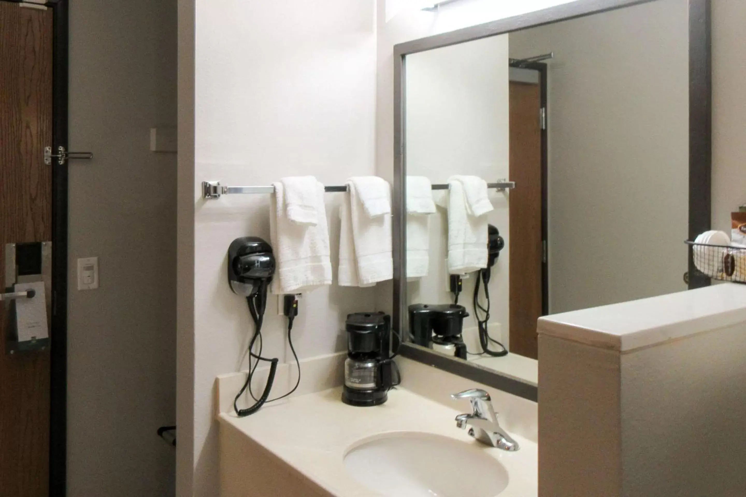 Bedroom, Bathroom in Quality Inn & Suites Salina National Forest Area