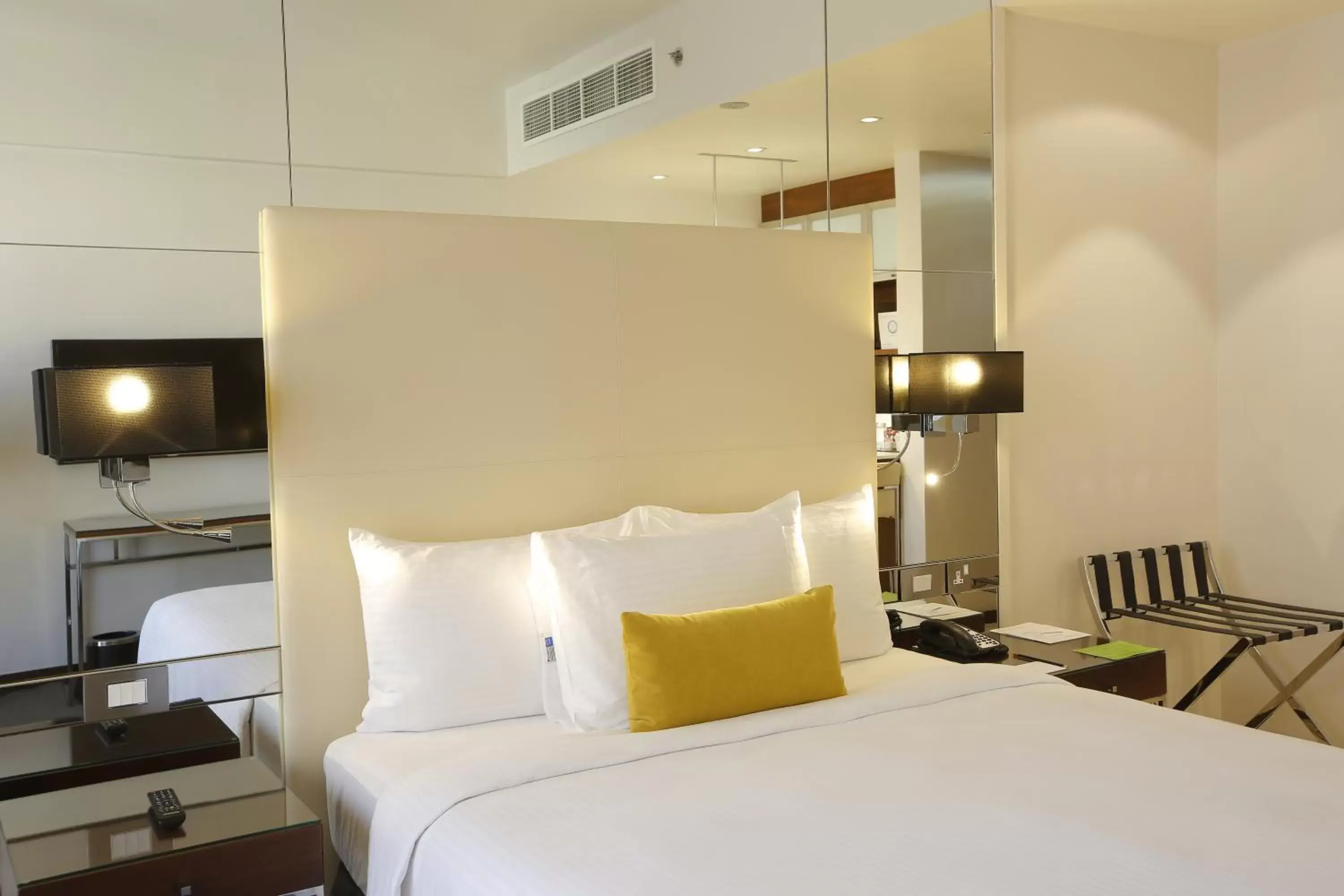 Bed in Centro Capital Doha - By Rotana