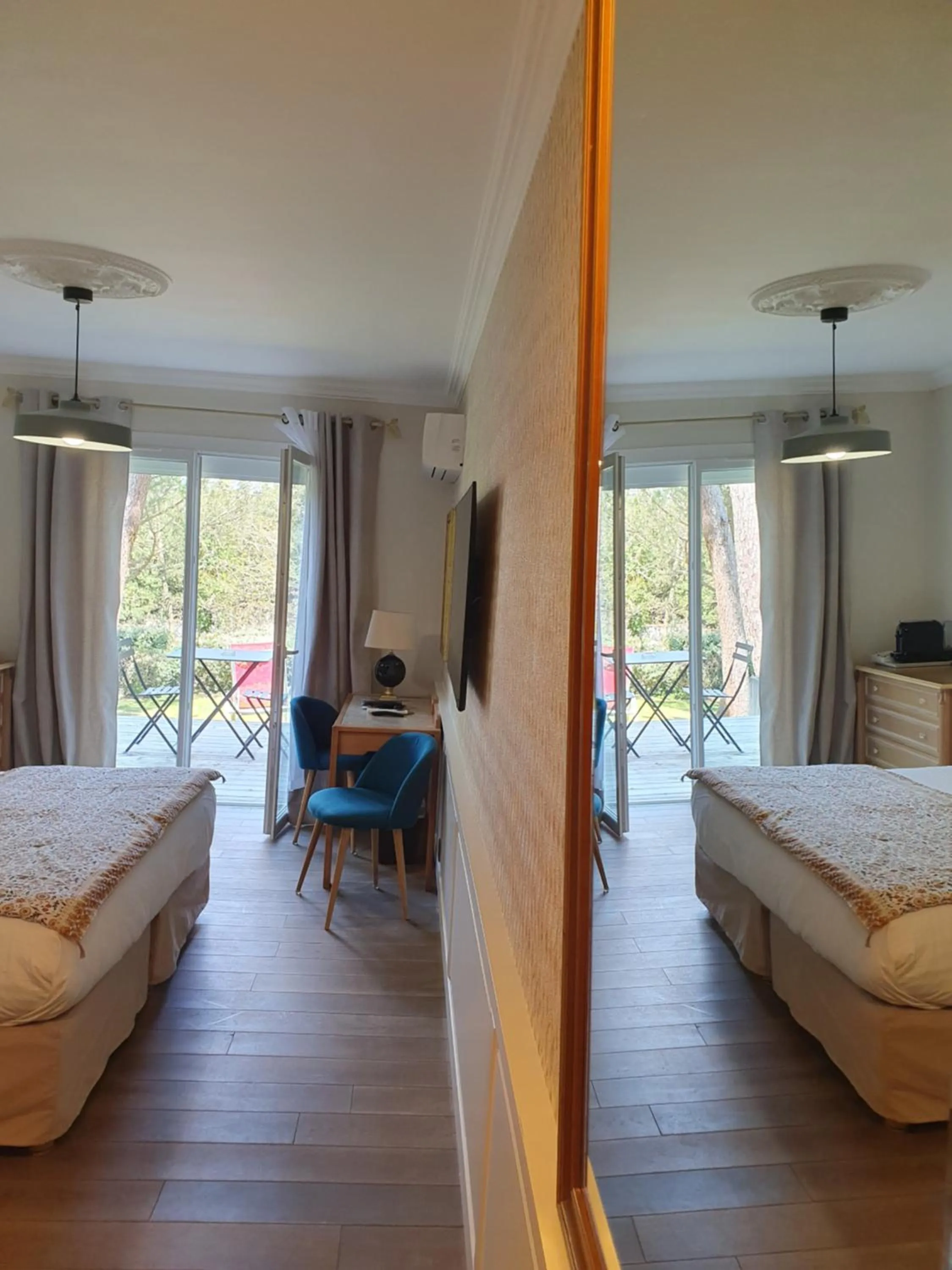 Bedroom, Bed in Hôtel The Originals Résidence de Rohan (EX RELAIS DU SILENCE)