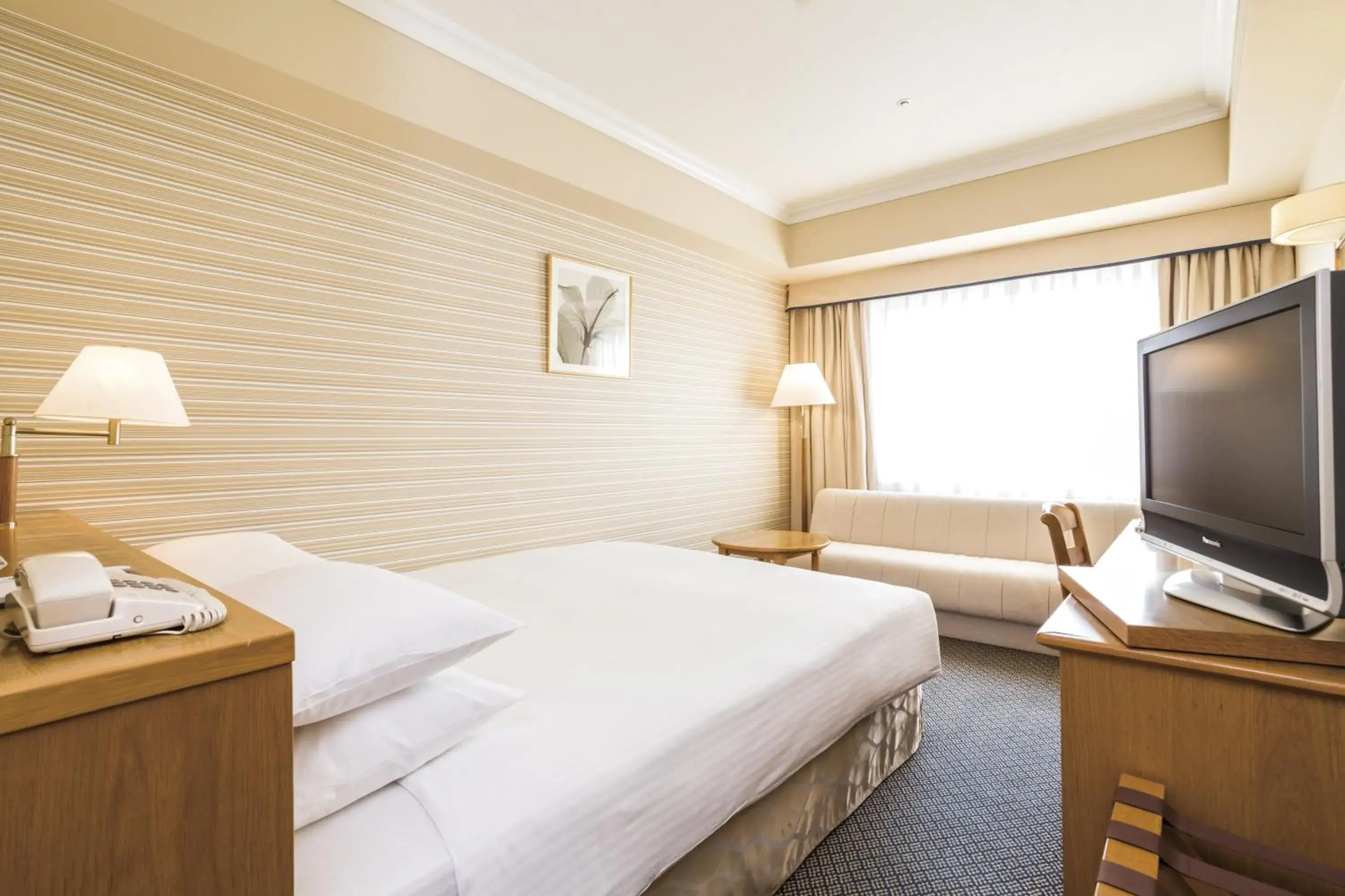 Photo of the whole room, Bed in Oriental Hotel Tokyo Bay