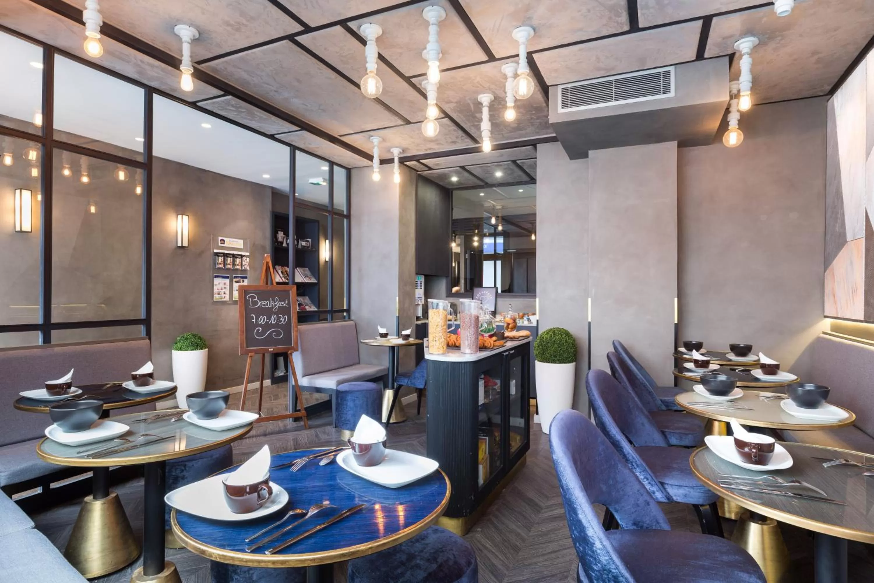 Buffet breakfast in Hotel OHM by Happyculture