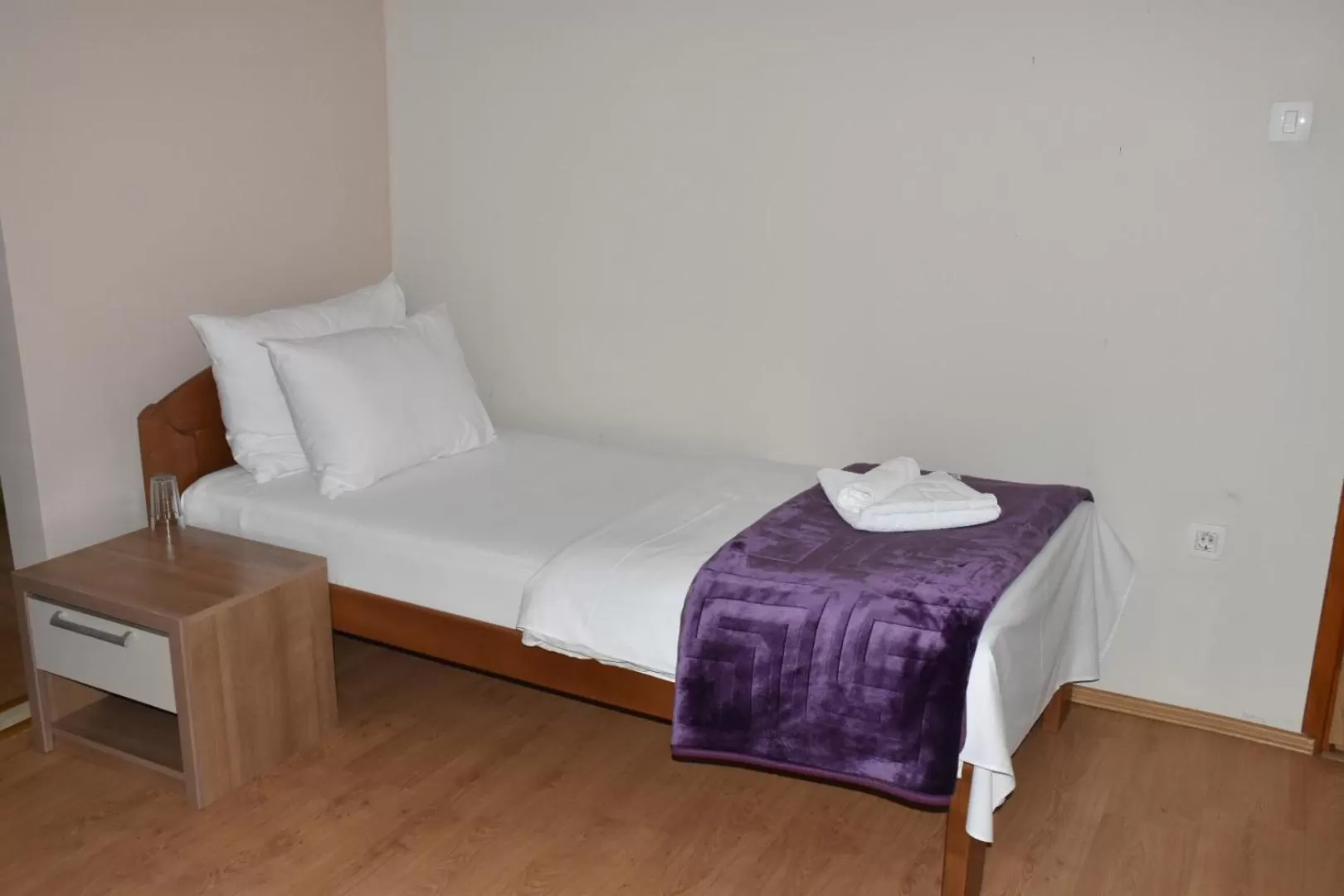 Bed in OSTROG Aparthotel KOLIBA-VLASTNIŠTVO MANASTIRA OSTROG