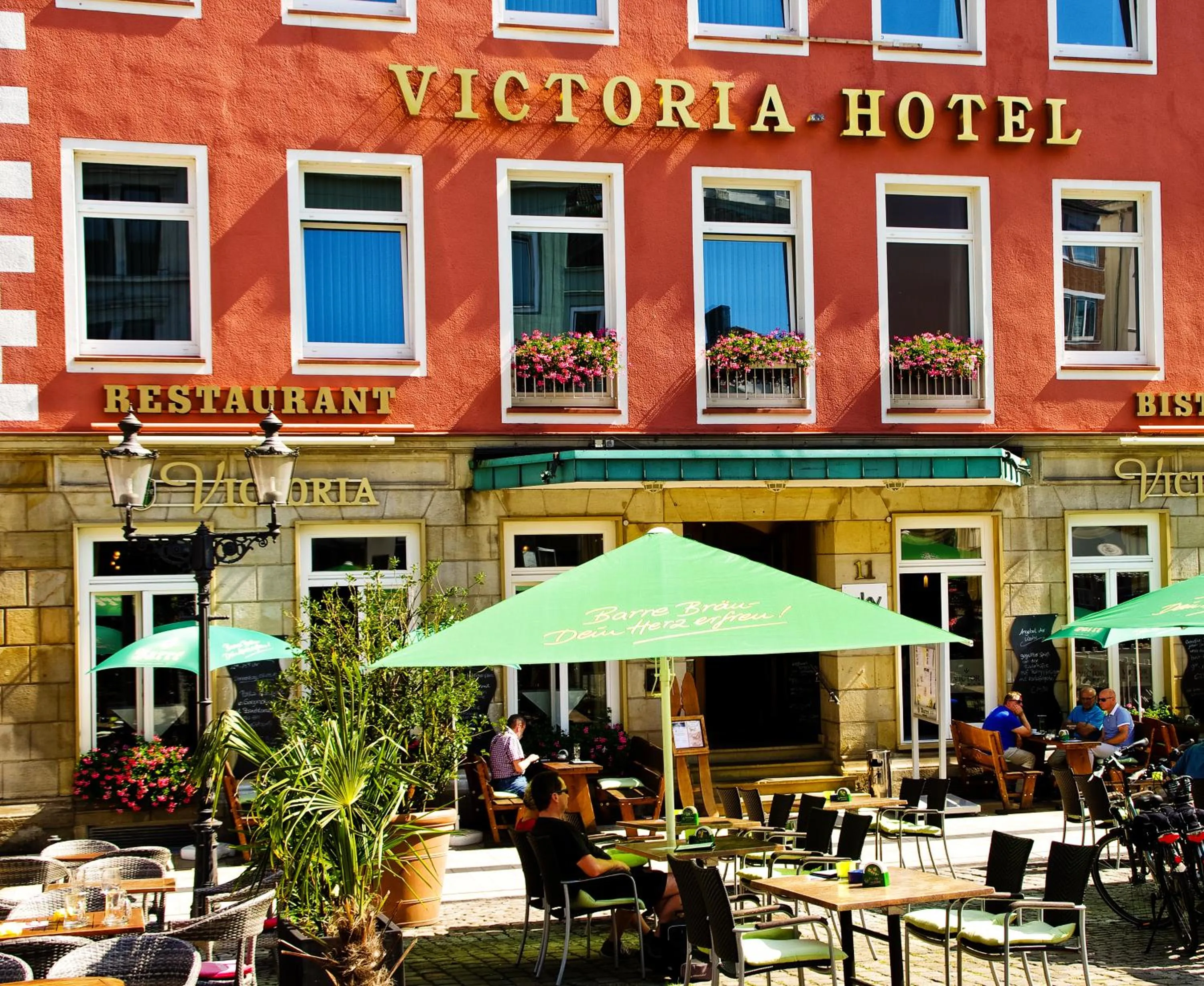 Restaurant/places to eat in Victoria Hotel