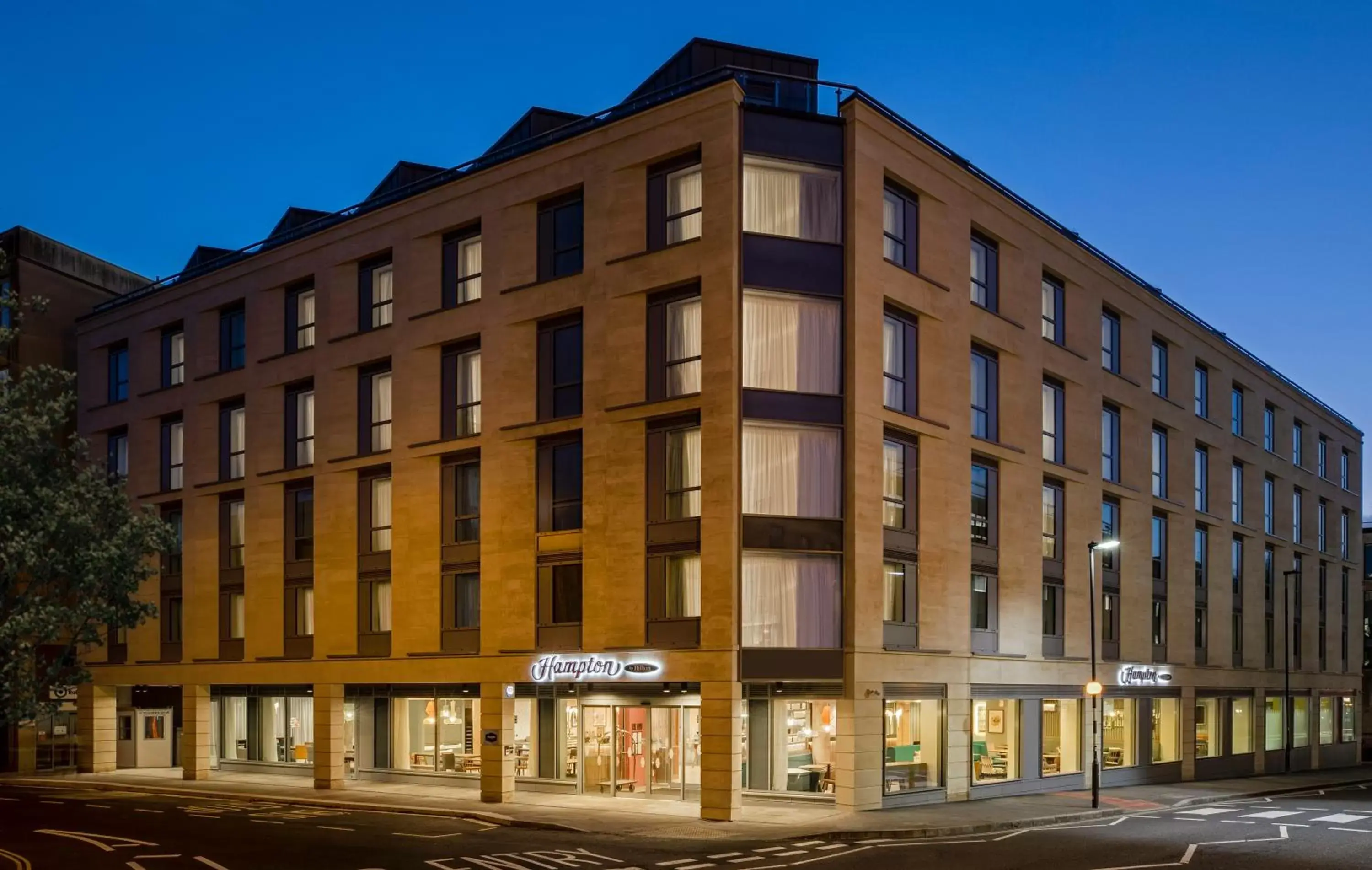 Property building in Hampton By Hilton Bath City Property building in Hampton By Hilton Bath City