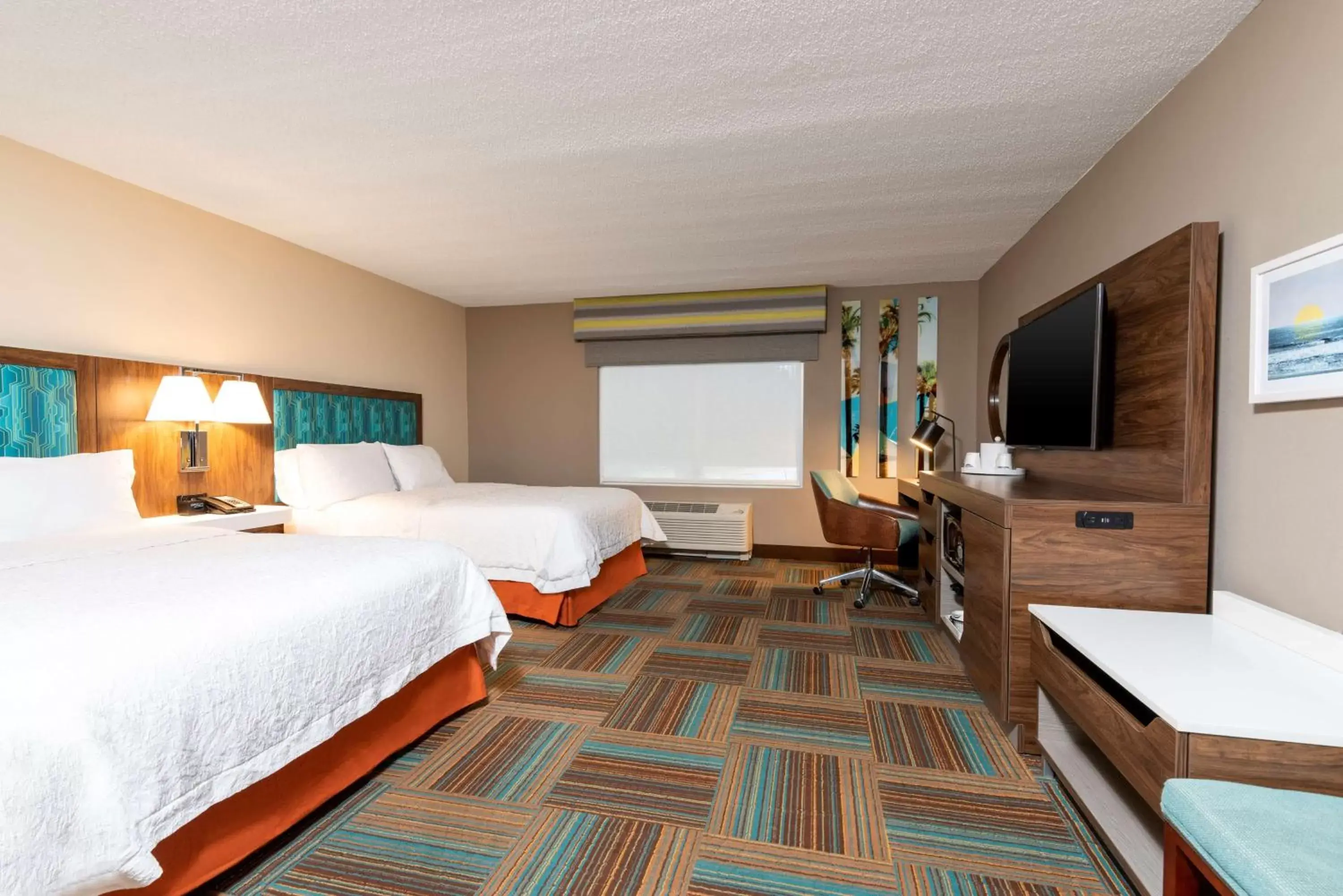 Bed, TV/Entertainment Center in Hampton Inn & Suites Fort Myers-Colonial Boulevard