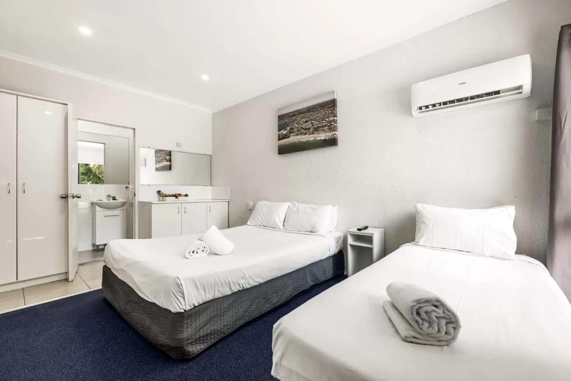 Bed in Central Motel Mooloolaba and Apartments