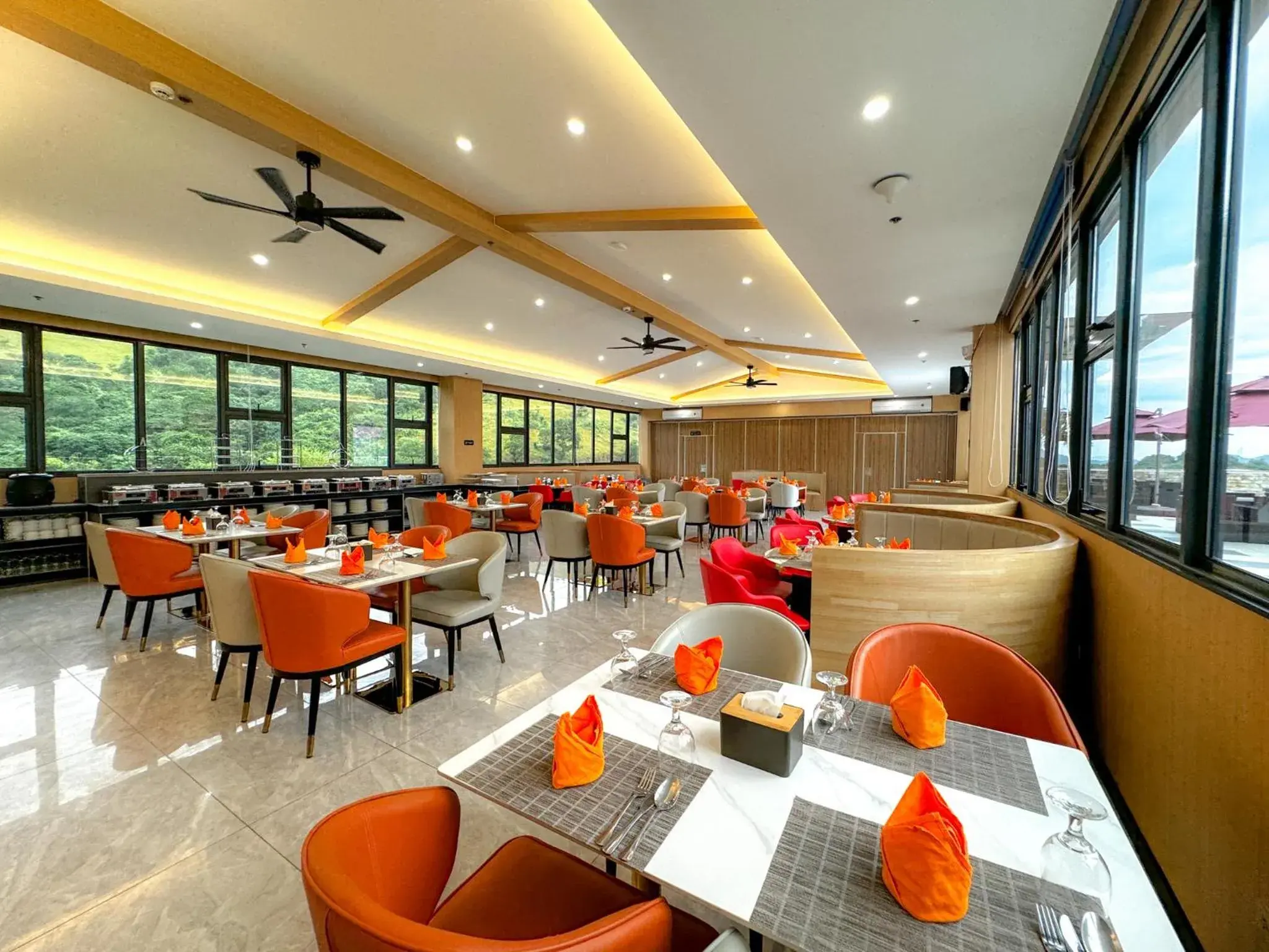 Restaurant/Places to Eat in Venus Royale Hotel