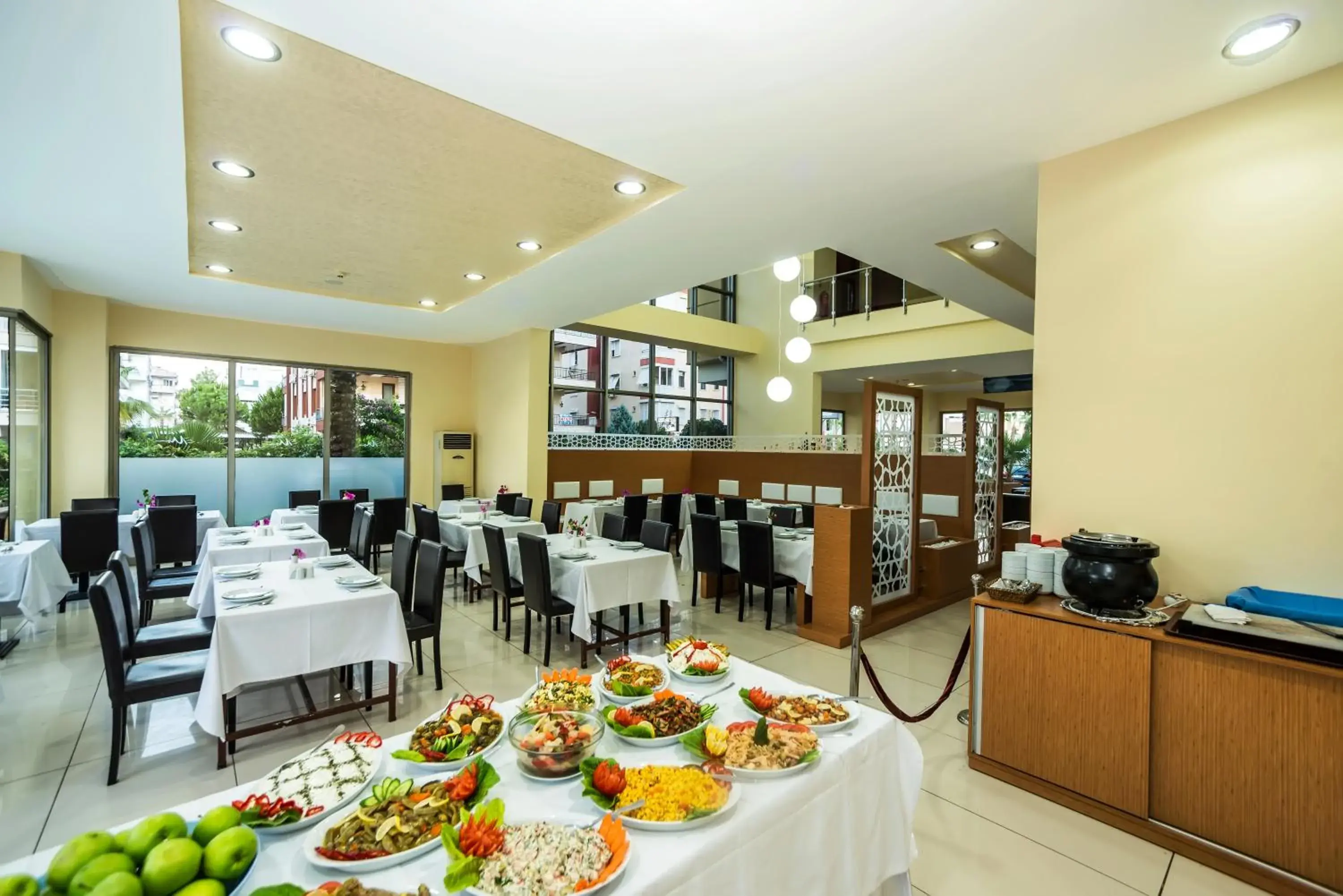 Restaurant/places to eat in Santa Marina Hotel Restaurant/places to eat in Santa Marina Hotel