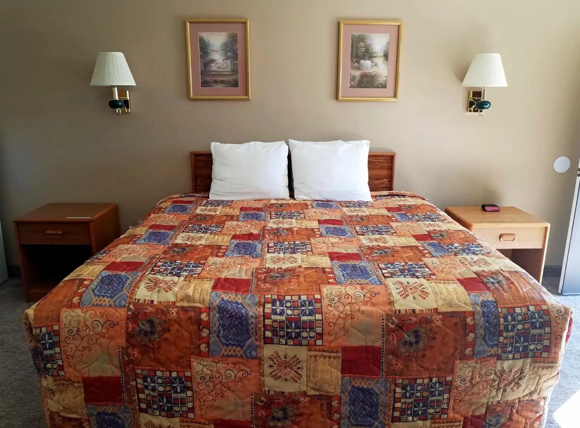 Deluxe King Room in Aquarius Inn Deluxe King Room in Aquarius Inn