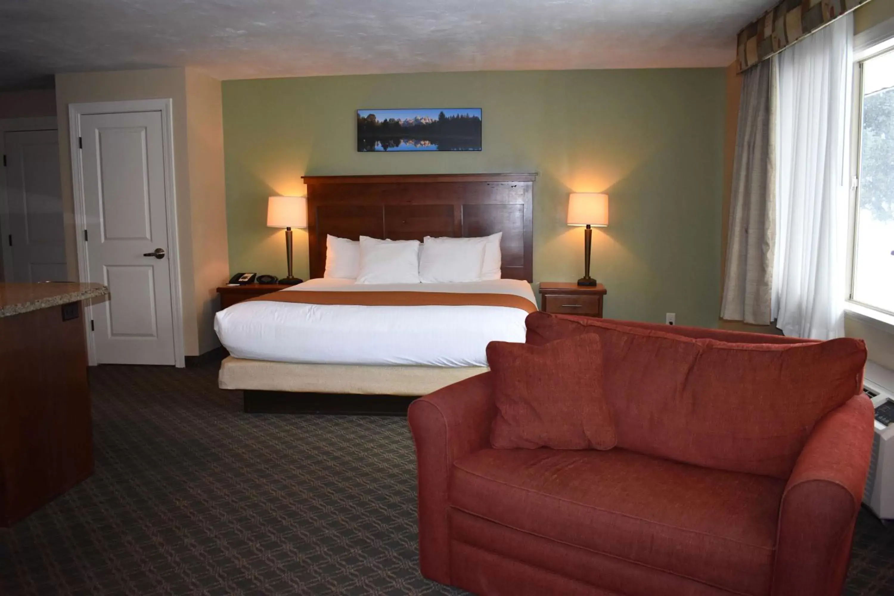 Photo of the whole room, Bed in Best Western Driftwood Inn