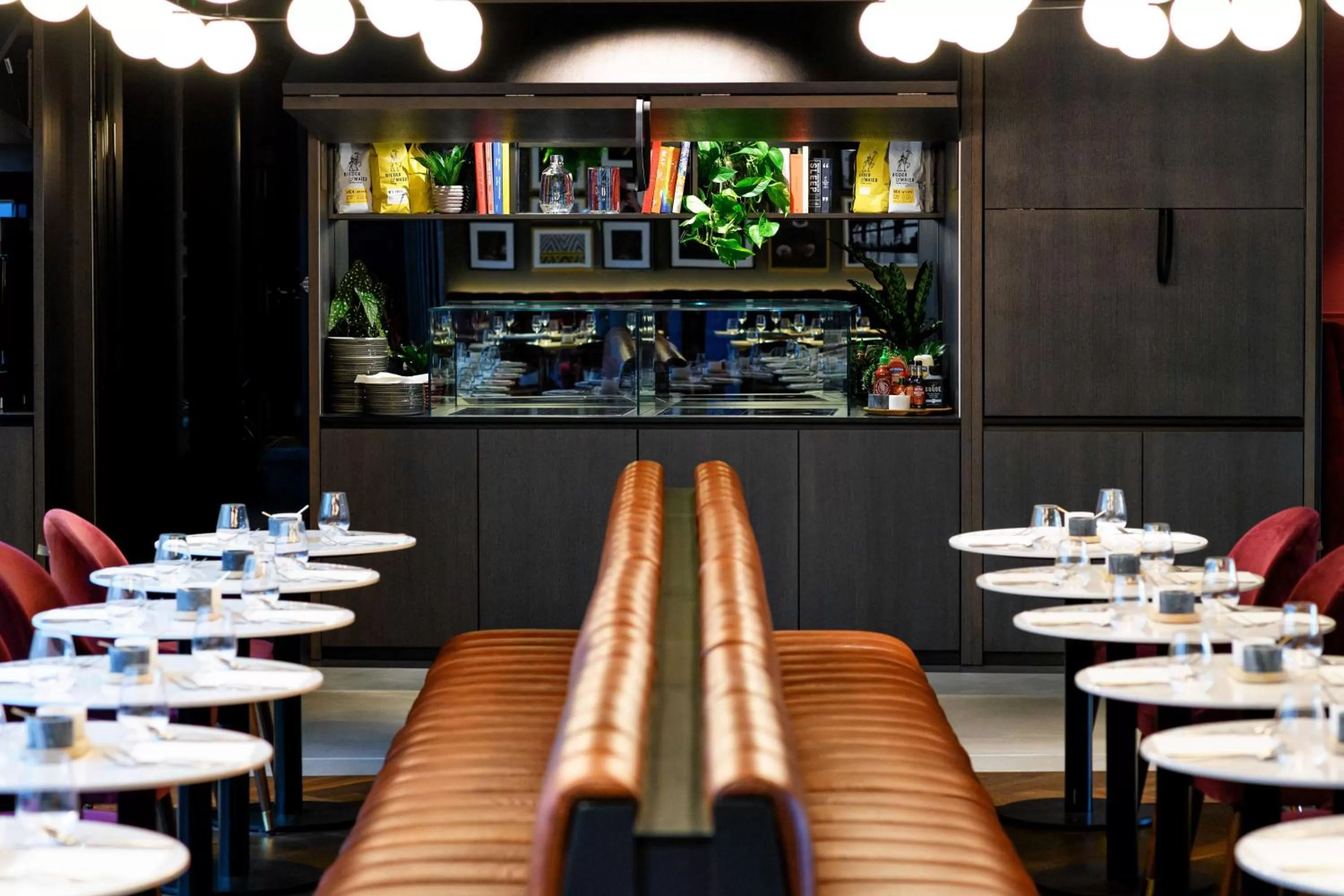 Restaurant/places to eat in Radisson RED Hotel, Vienna