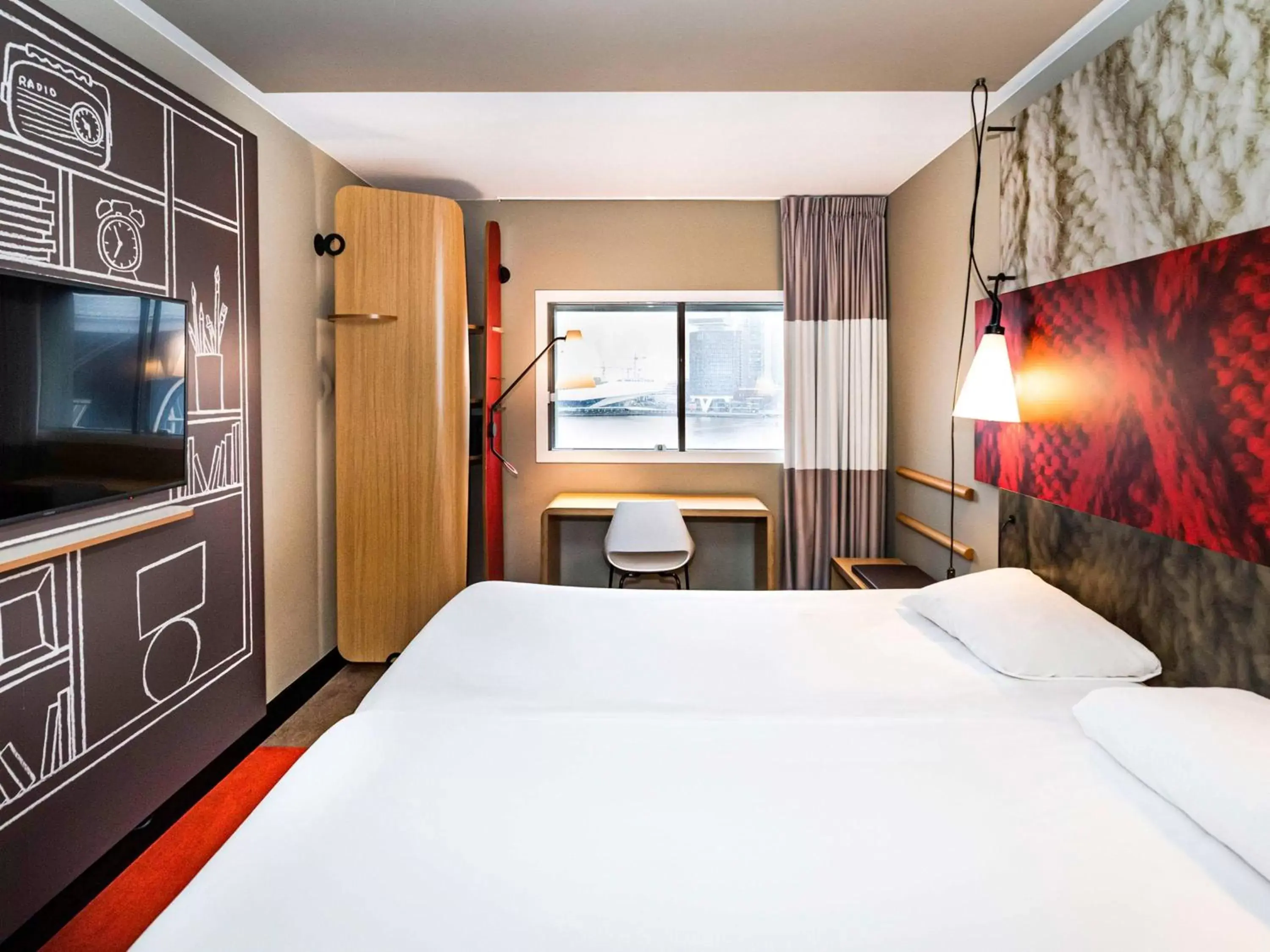 Bedroom, Bed in ibis Amsterdam Centre