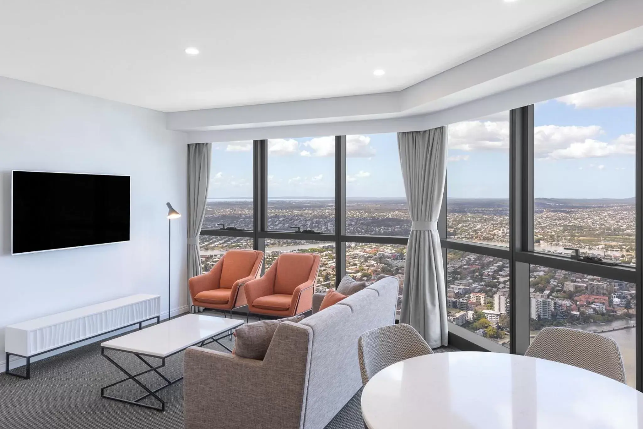 TV and multimedia in Meriton Suites Adelaide Street, Brisbane