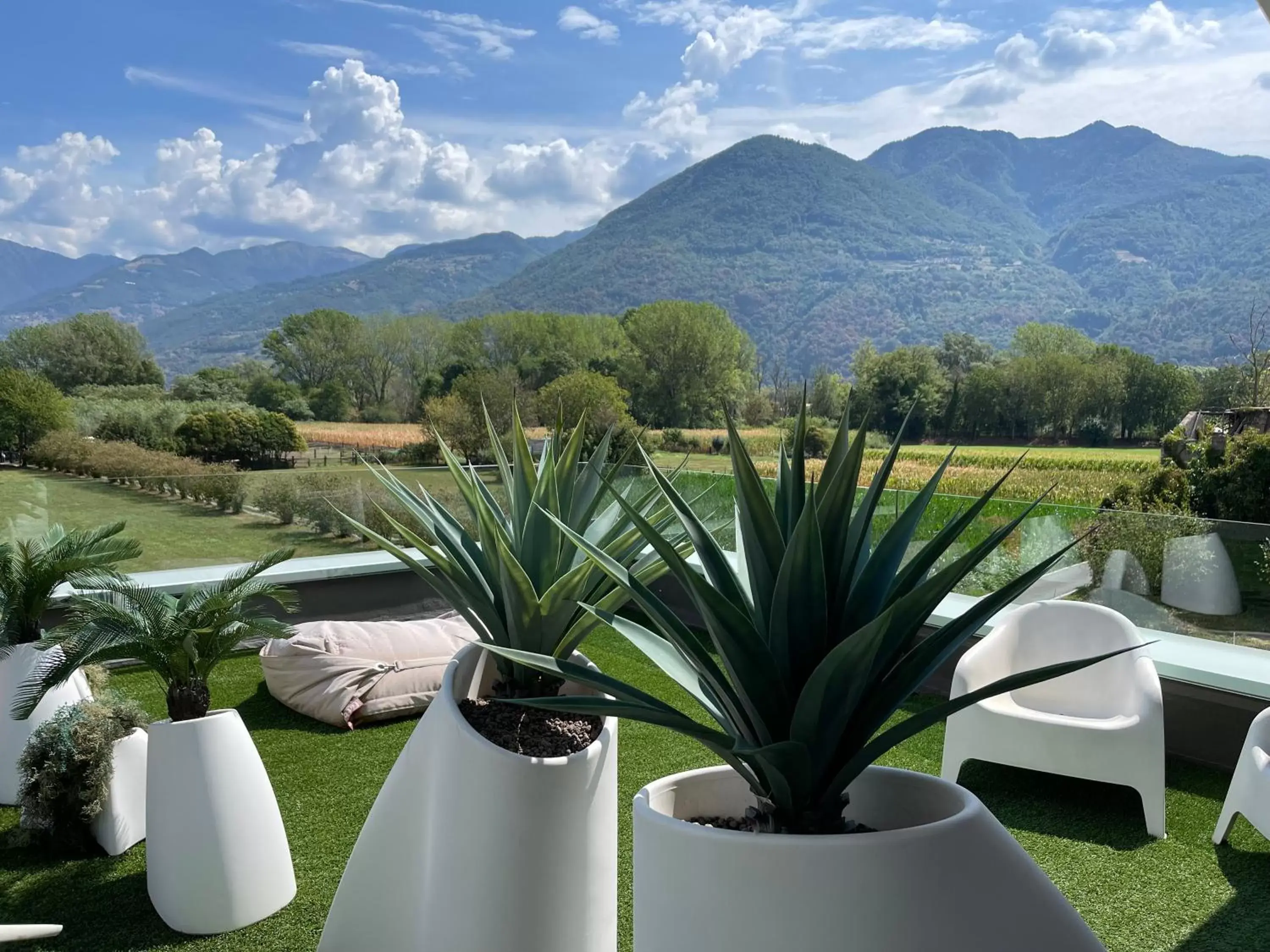 Balcony/Terrace, Mountain View in Art B&B Design